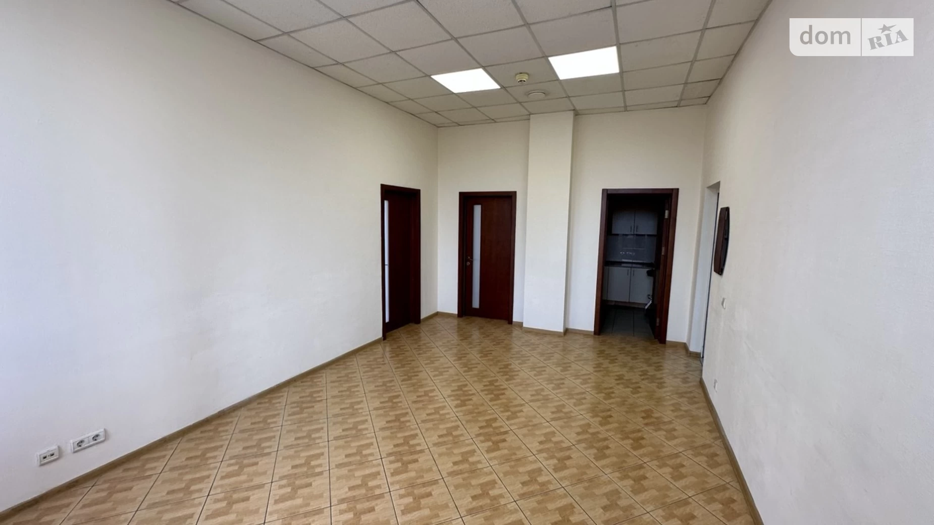 Сдается в аренду офис 81 кв. м в бизнес-центре, цена: 22680 грн - фото 4