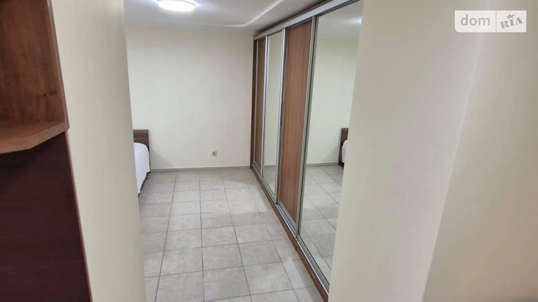 Продается 1-комнатная квартира 69.8 кв. м в Ужгороде, цена: 45000 $ - фото 2