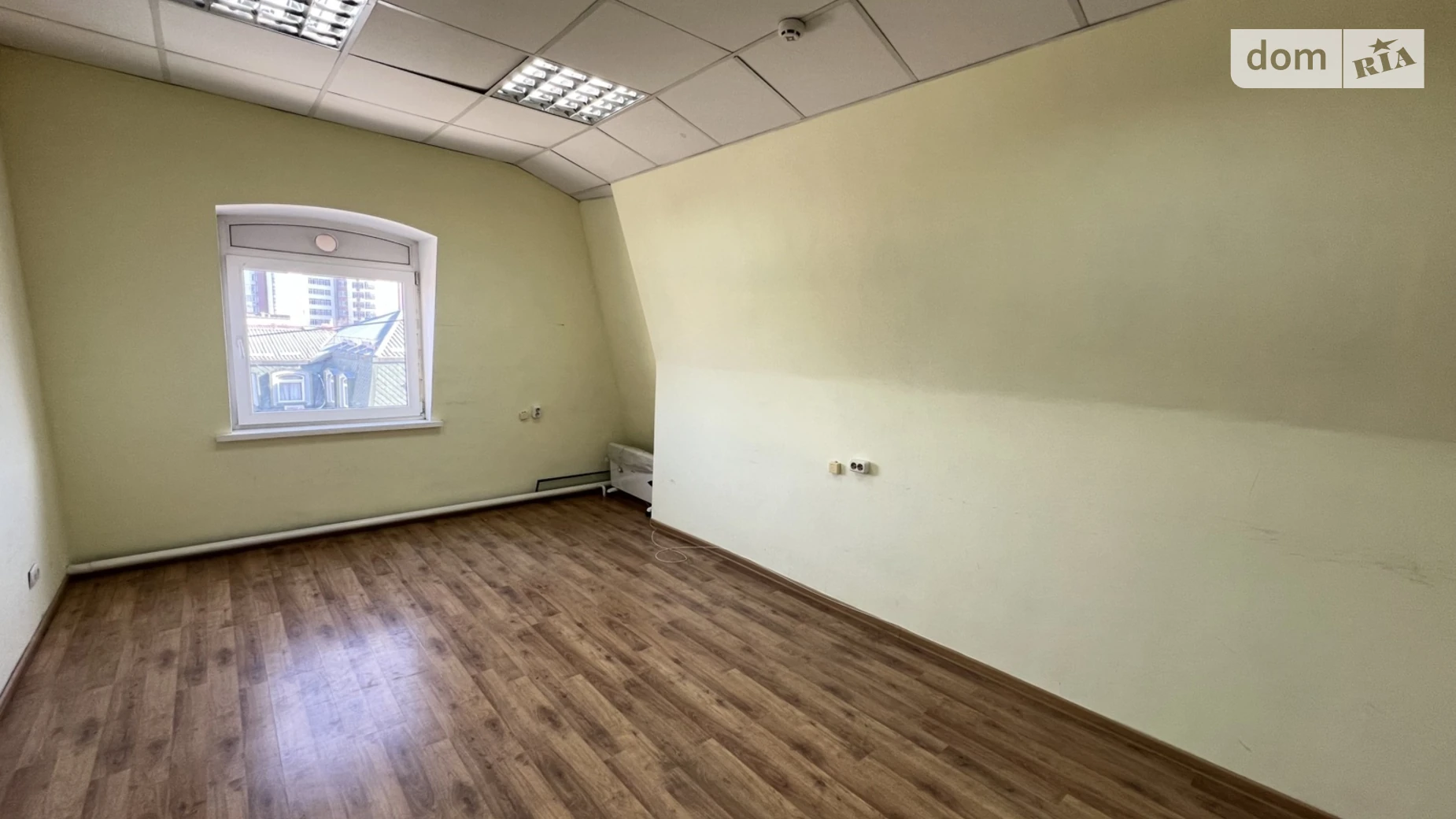 Сдается в аренду офис 21 кв. м в бизнес-центре, цена: 5000 грн - фото 2