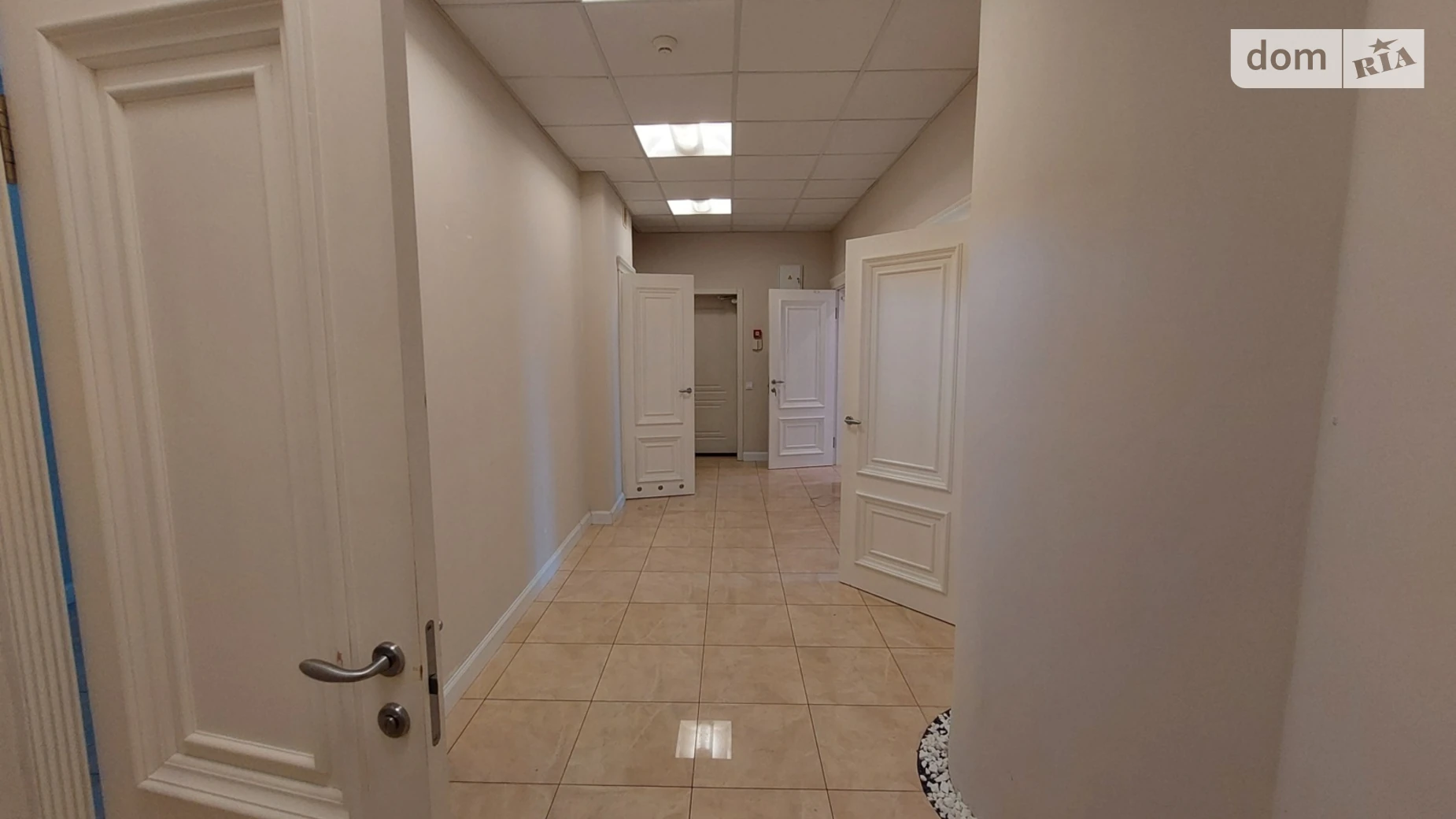 Сдается в аренду офис 223 кв. м в бизнес-центре, цена: 5480 $ - фото 2