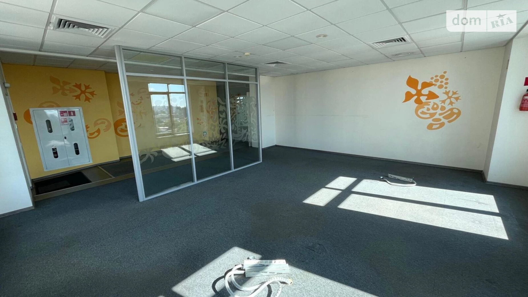 Сдается в аренду офис 690 кв. м в бизнес-центре, цена: 7550 $ - фото 2