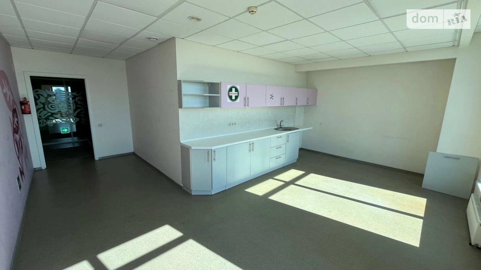 Сдается в аренду офис 690 кв. м в бизнес-центре, цена: 7550 $ - фото 4