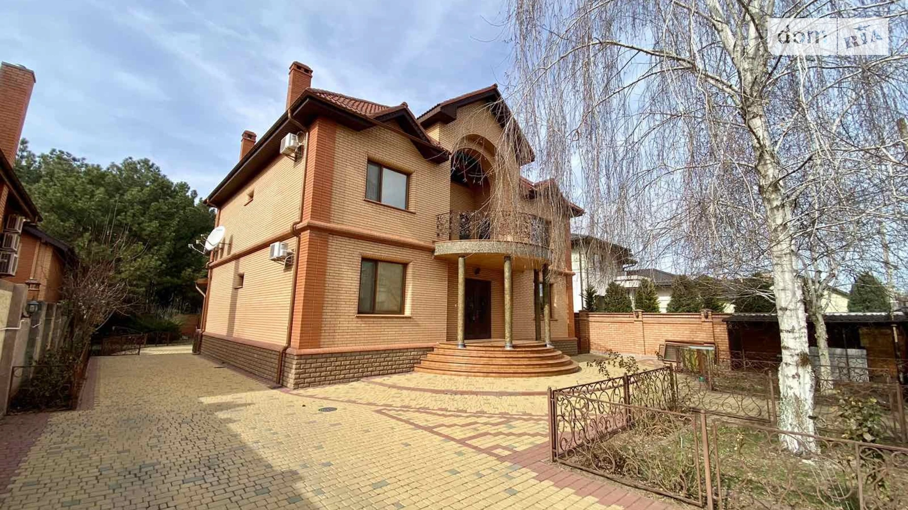 Продается дом на 2 этажа 340 кв. м с подвалом, цена: 210000 $ - фото 2