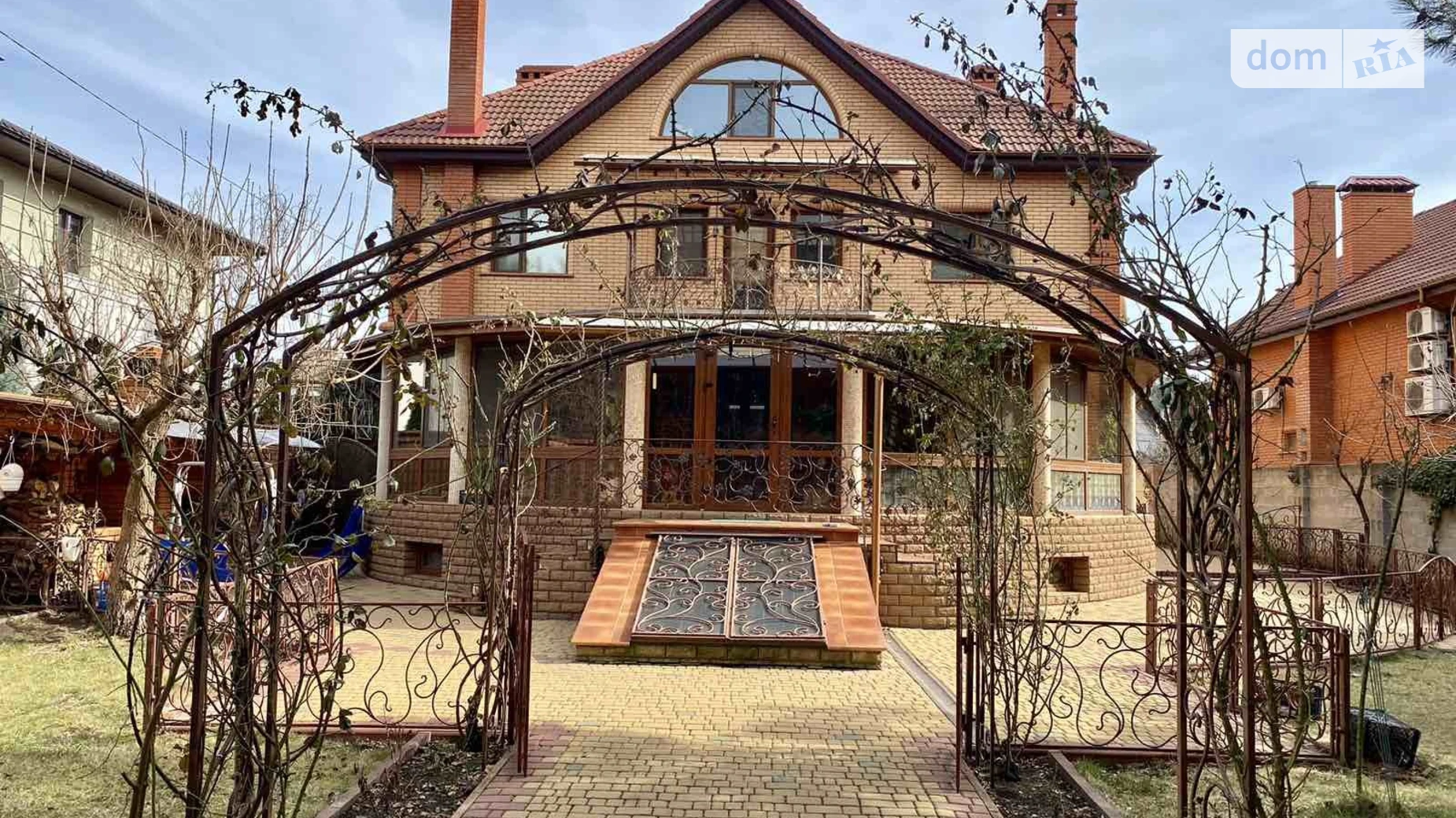 Продается дом на 2 этажа 340 кв. м с подвалом, цена: 210000 $ - фото 3