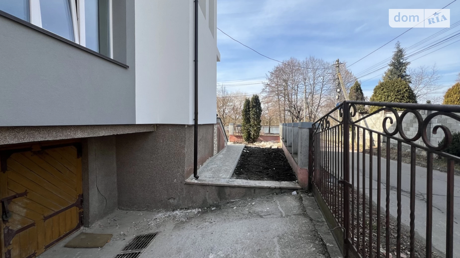 Продается дом на 2 этажа 300 кв. м с подвалом, цена: 225000 $ - фото 2