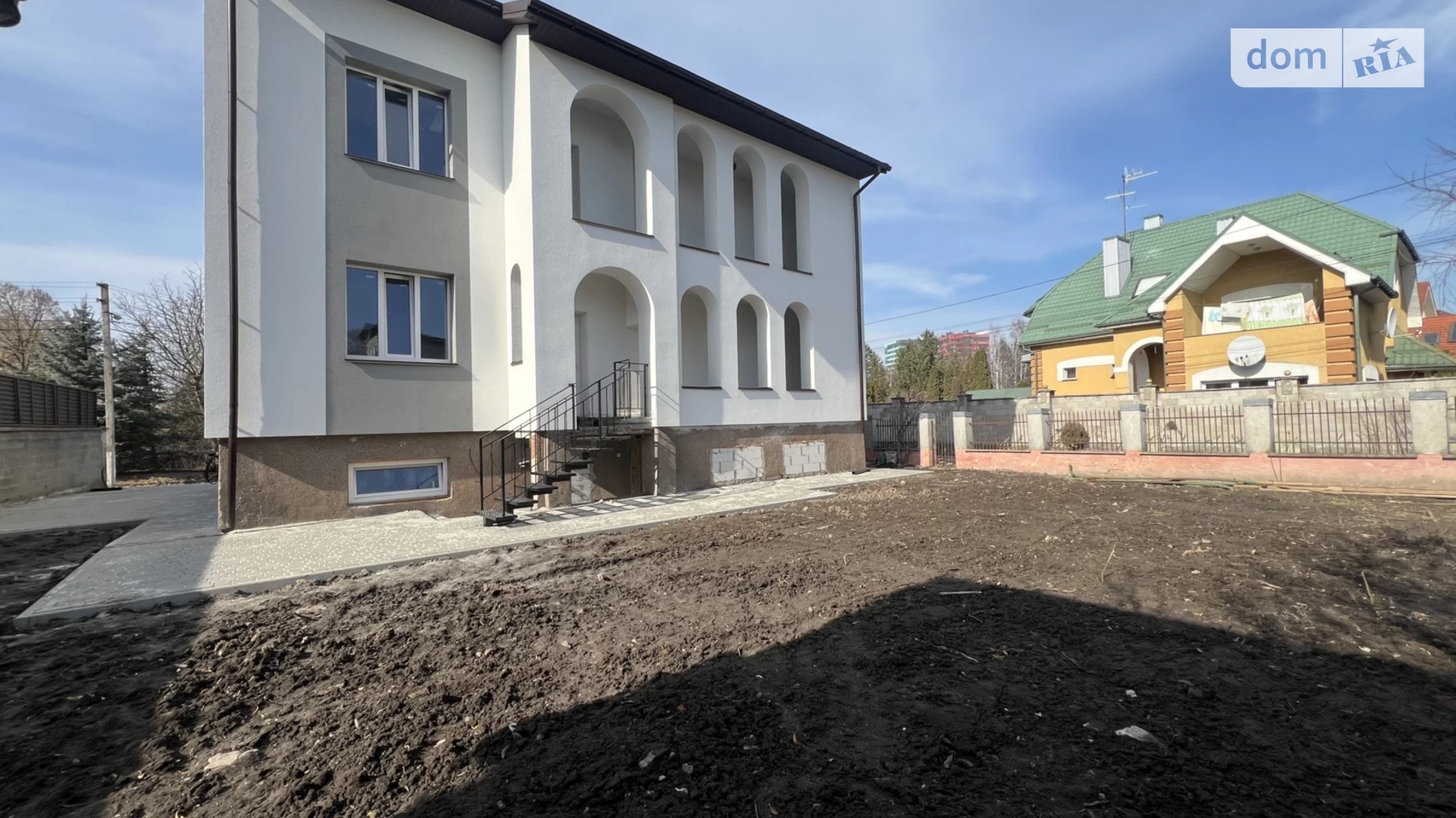 Продается дом на 2 этажа 300 кв. м с подвалом, цена: 225000 $ - фото 3