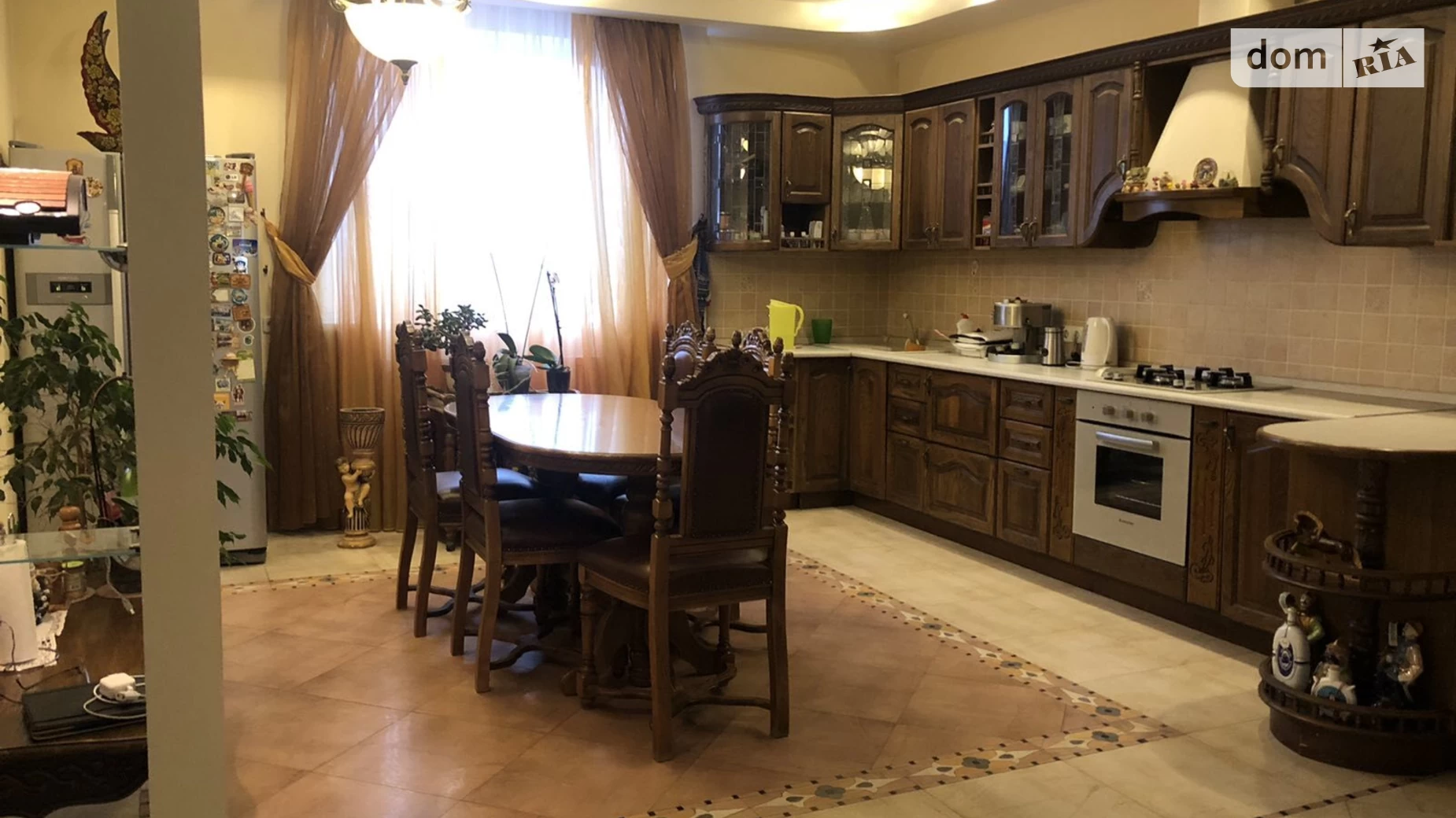 Продается дом на 3 этажа 449.8 кв. м с мебелью, цена: 185000 $ - фото 2