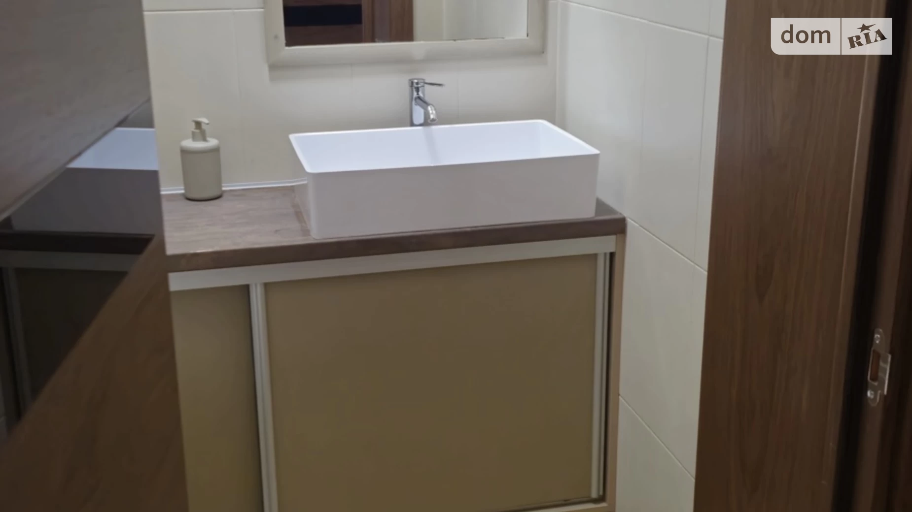 Сдается в аренду офис 73 кв. м в бизнес-центре, цена: 650 $ - фото 4