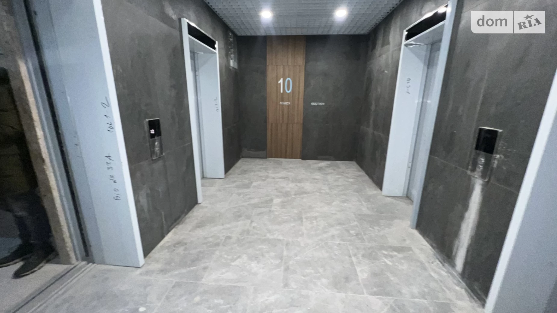 Продається 1-кімнатна квартира 52 кв. м у Києві, Залізничне шосе, 45А - фото 2