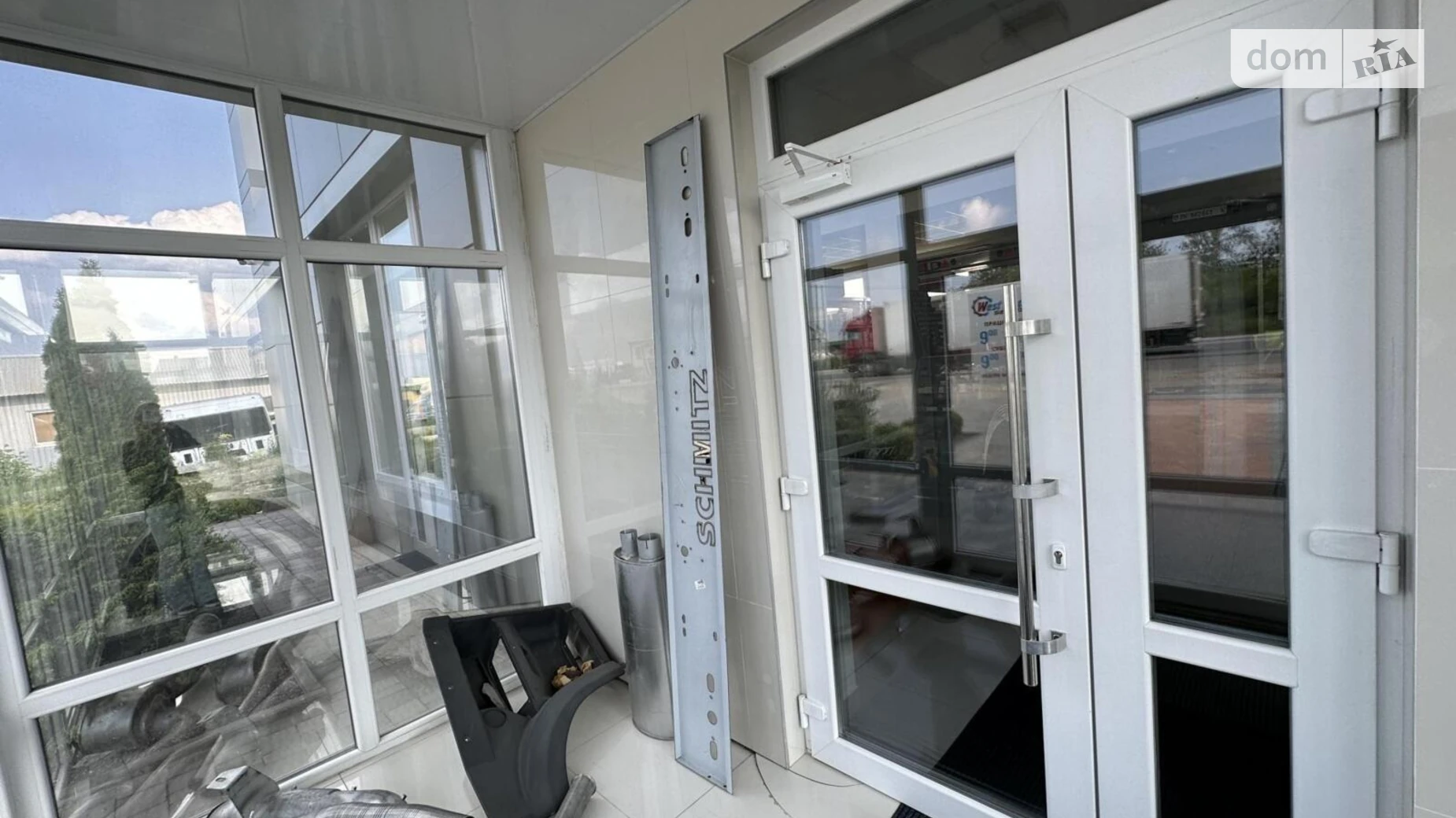 Продается объект сферы услуг 680 кв. м в 3-этажном здании, цена: 495000 $ - фото 2