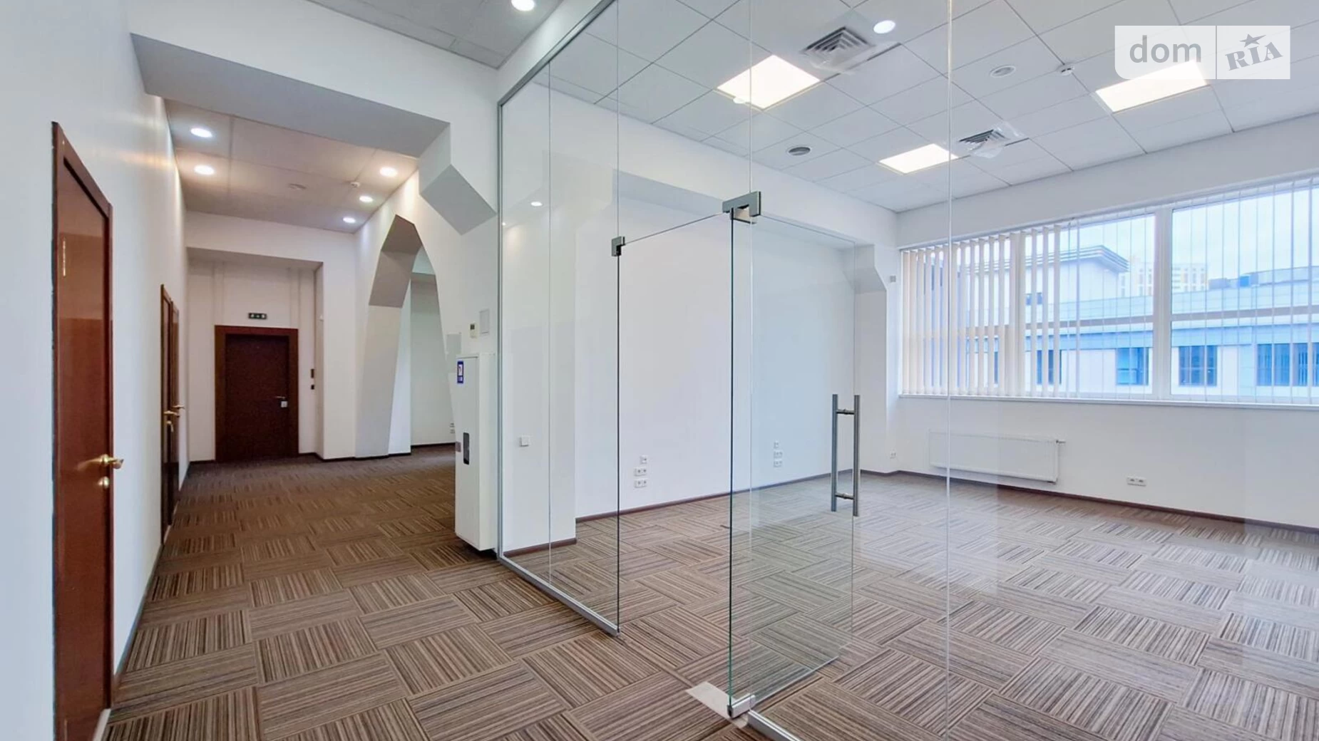 Сдается в аренду офис 260 кв. м в бизнес-центре, цена: 4100 $ - фото 4