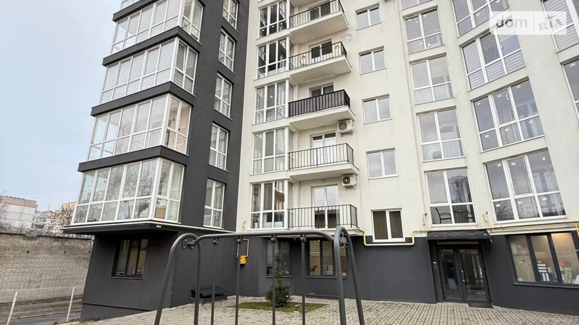Продається 1-кімнатна квартира 49.9 кв. м у Львові, вул. Шафарика, 1 - фото 3