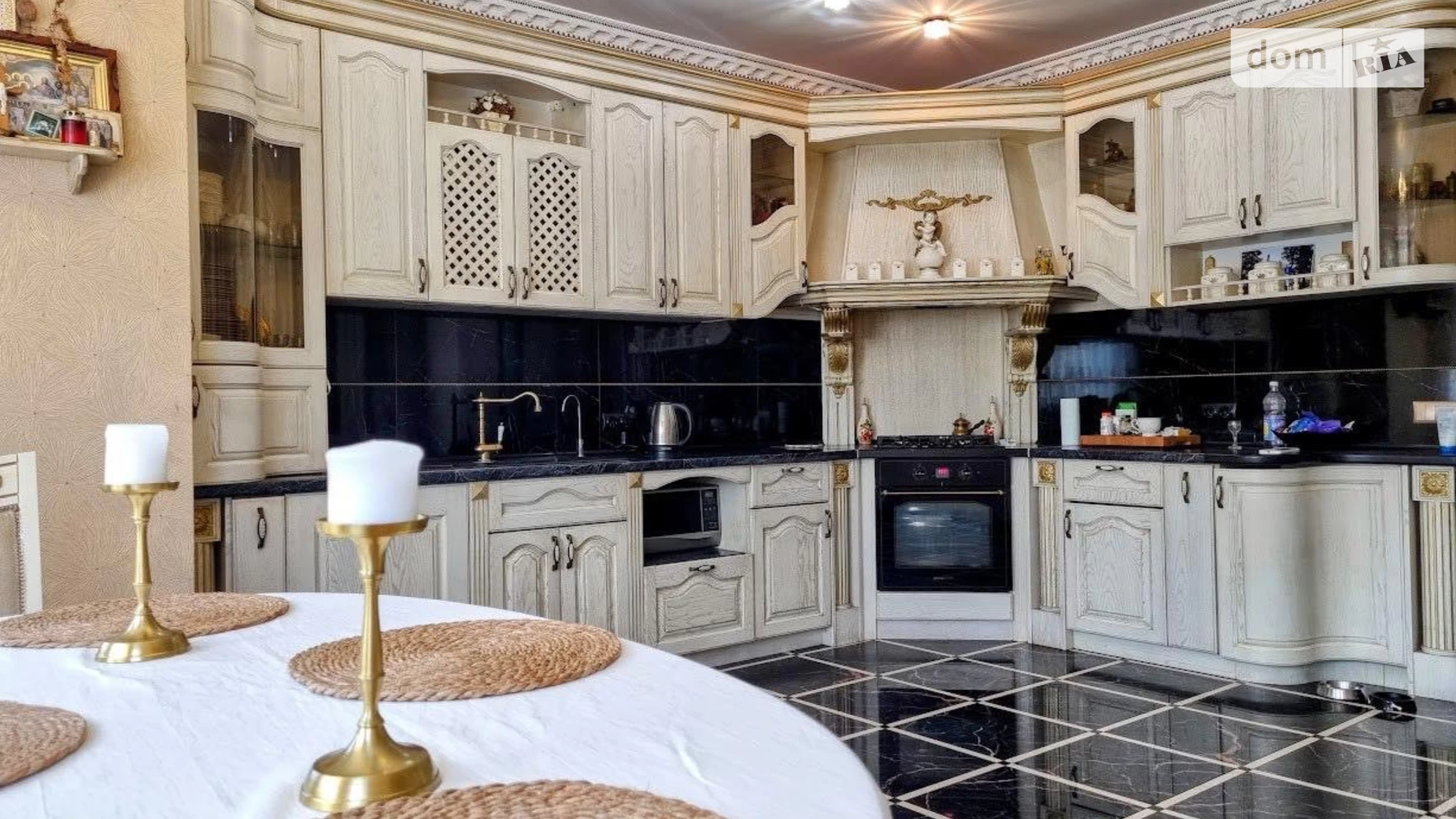 Продается дом на 3 этажа 250 кв. м с садом, цена: 250000 $ - фото 2