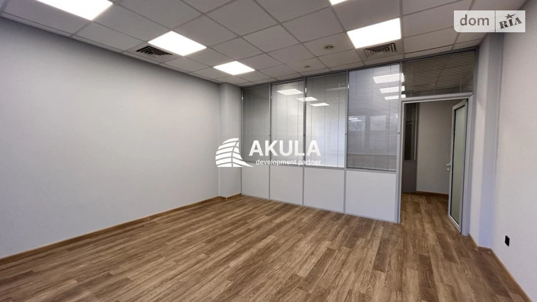 Сдается в аренду офис 57 кв. м в бизнес-центре, цена: 850 $ - фото 2