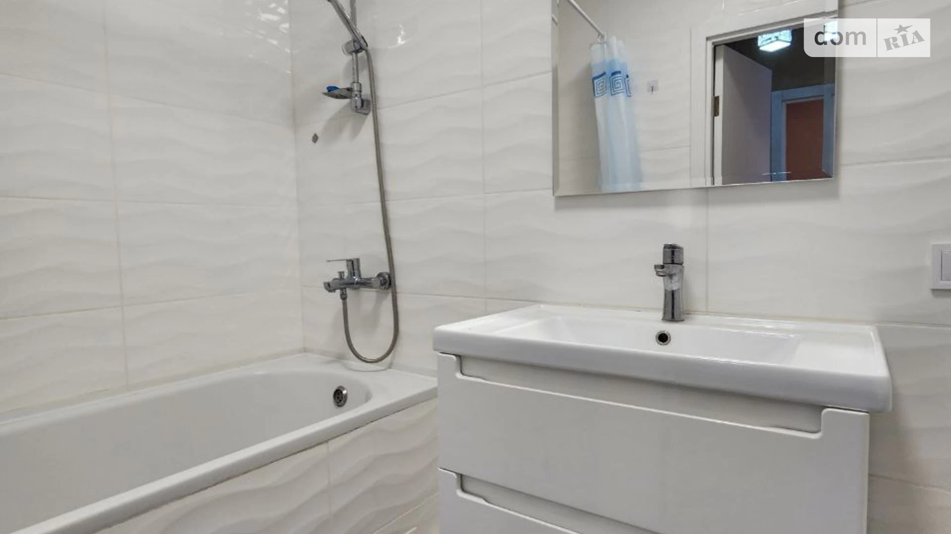 Продается 1-комнатная квартира 40 кв. м в Крыжановка, ул. Академика Сахарова, 3Г - фото 2