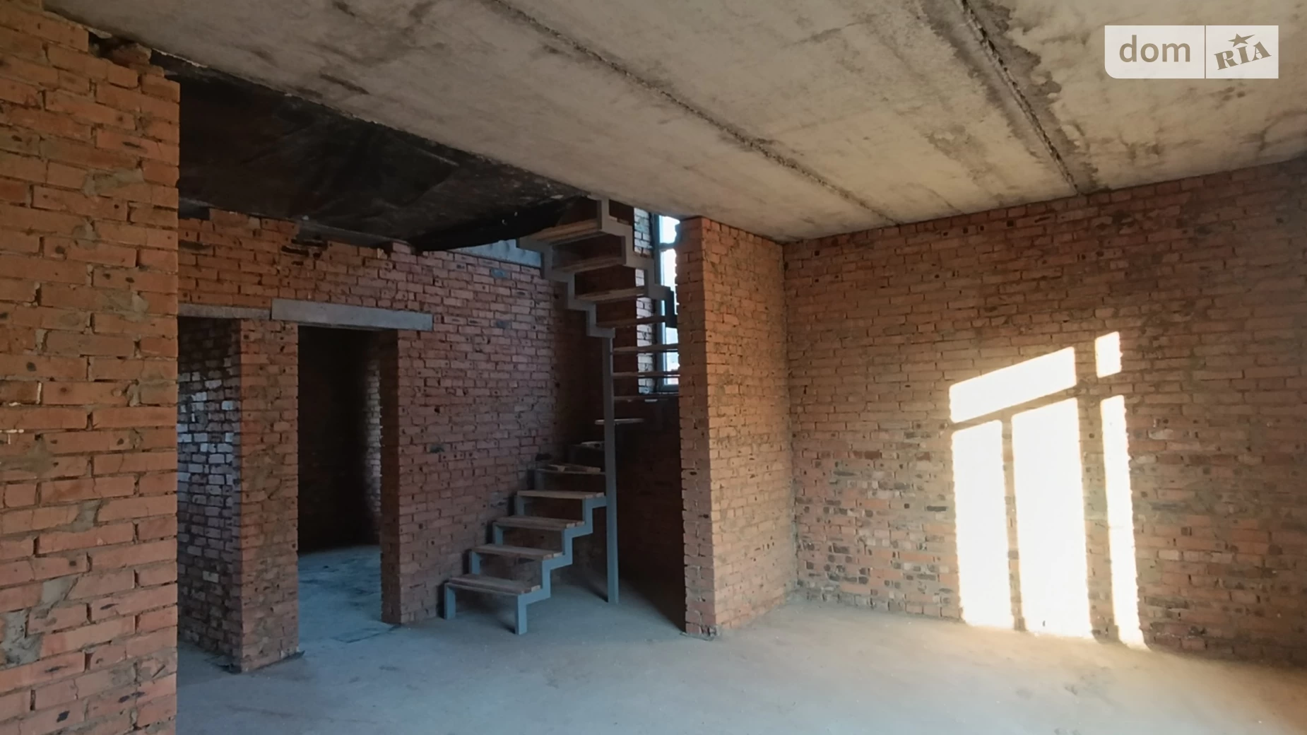 Продается дом на 2 этажа 126 кв. м с гаражом, цена: 81000 $ - фото 2