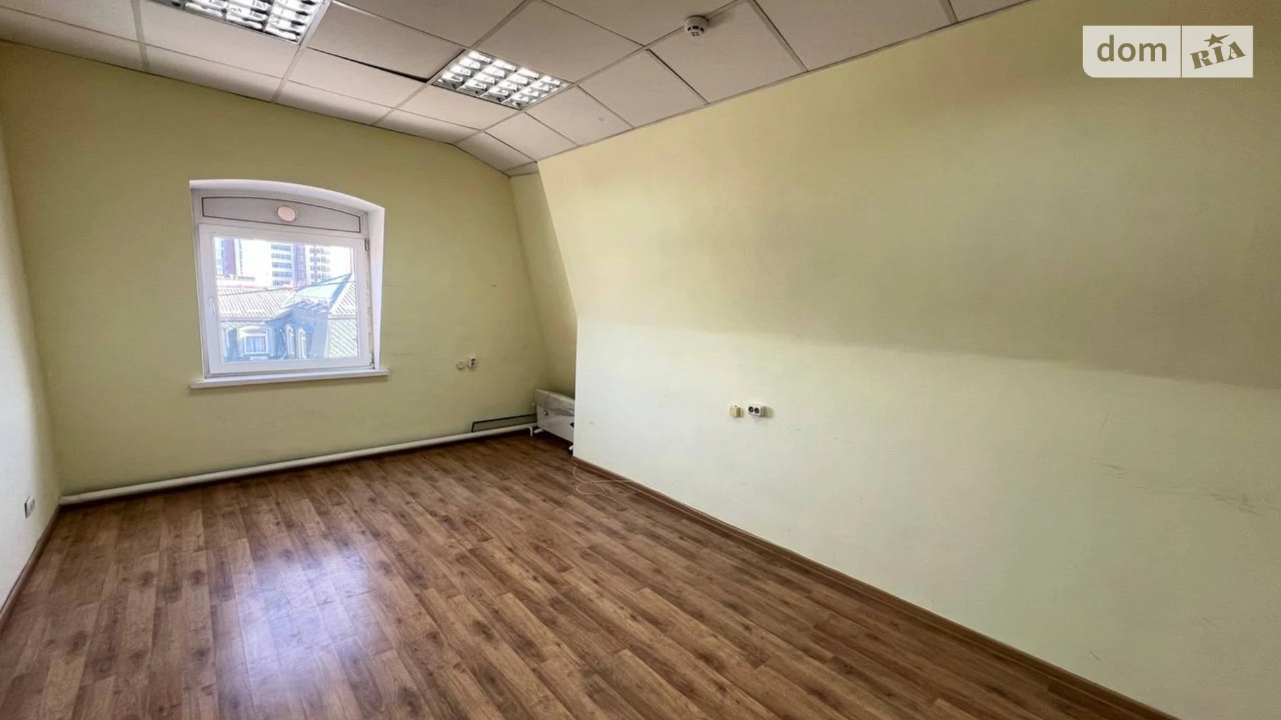 Сдается в аренду офис 21 кв. м в бизнес-центре, цена: 5000 грн - фото 2