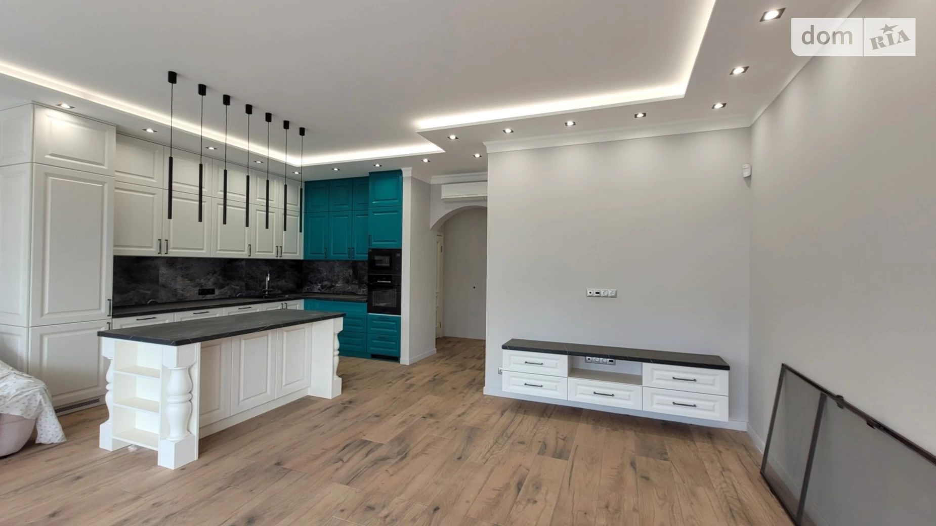 Продается дом на 3 этажа 252 кв. м с камином, цена: 340000 $ - фото 2