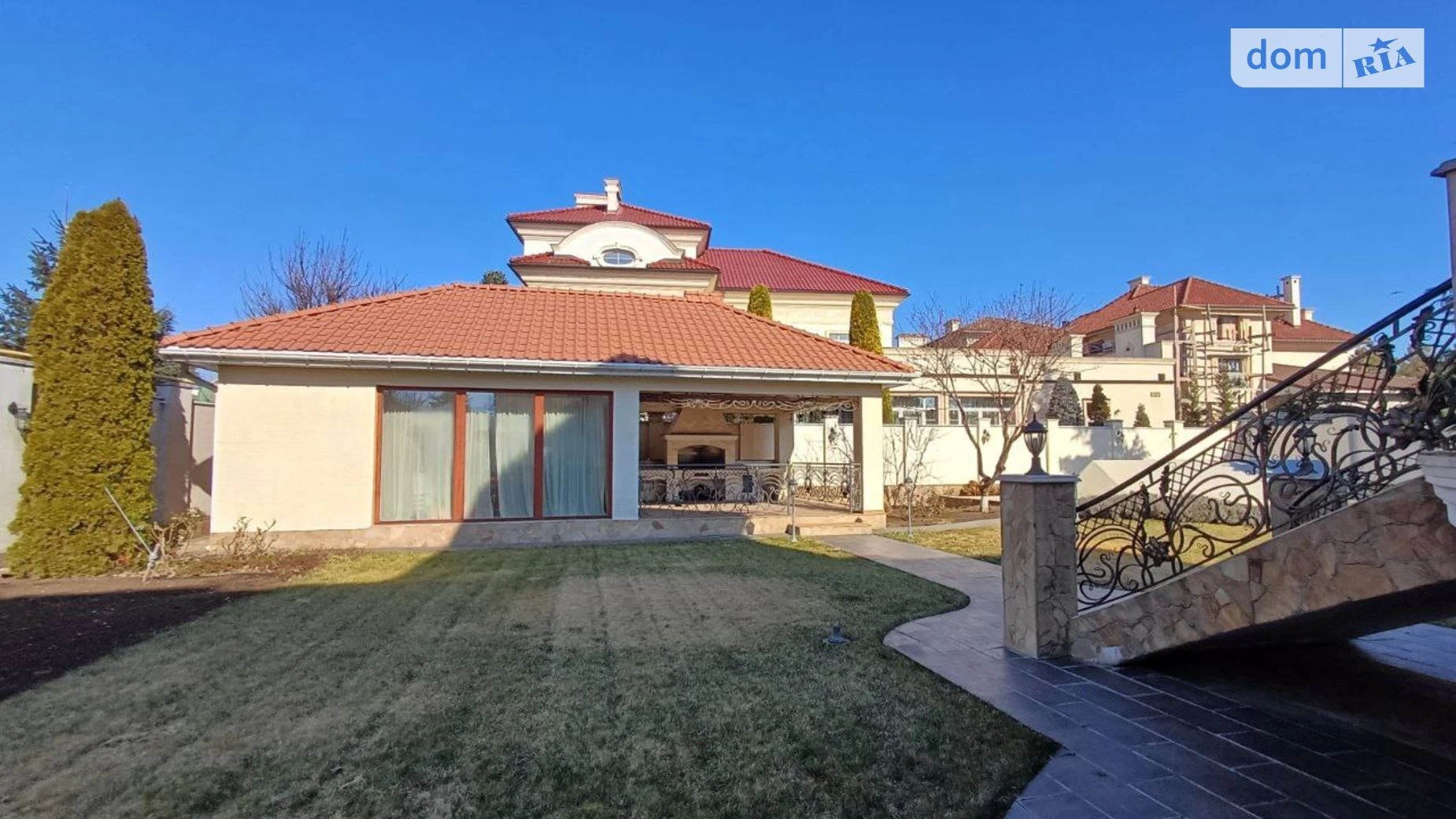 Продается дом на 3 этажа 529.4 кв. м с мебелью, цена: 2500000 $ - фото 3