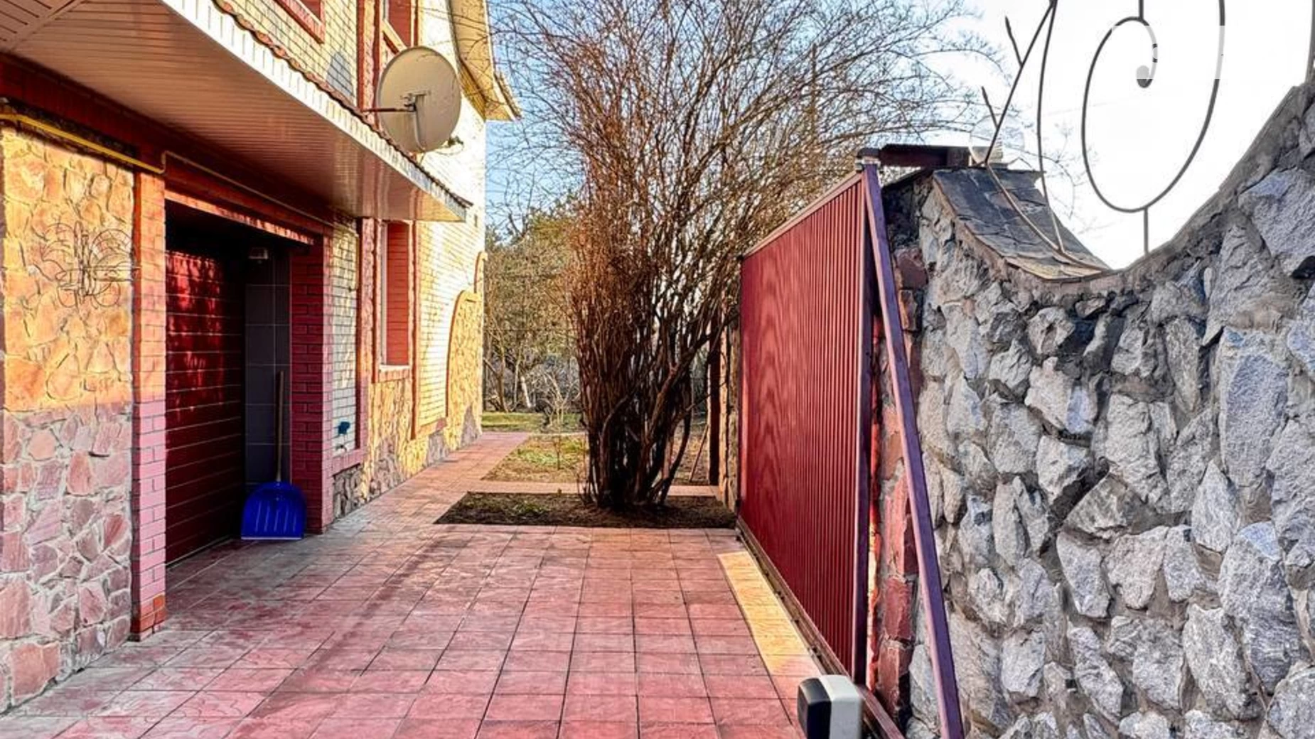 Продается дом на 2 этажа 163.9 кв. м с садом, цена: 230000 $ - фото 2