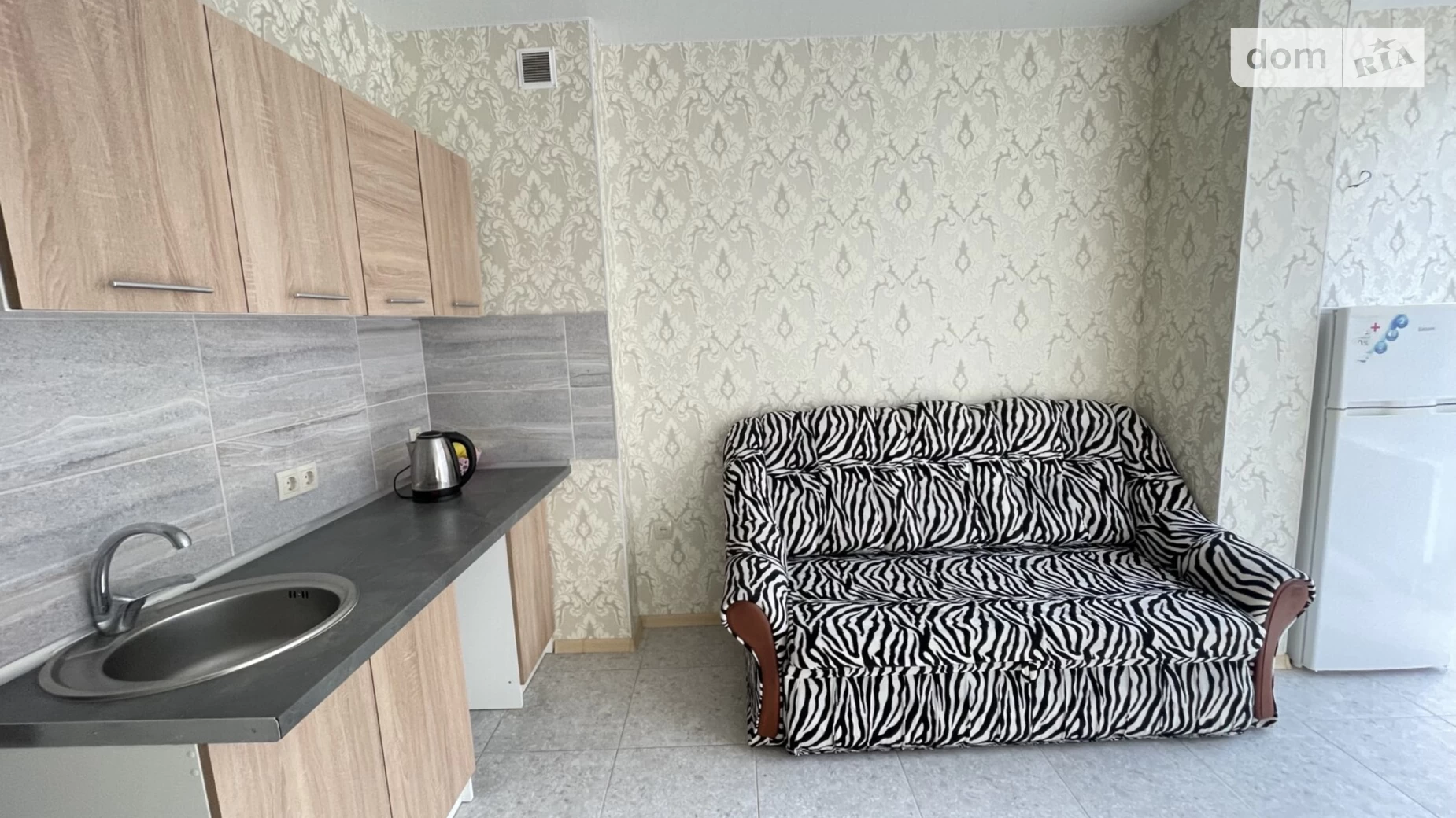 Продається 1-кімнатна квартира 23.3 кв. м у Одесі, просп. Небесної Сотні - фото 2