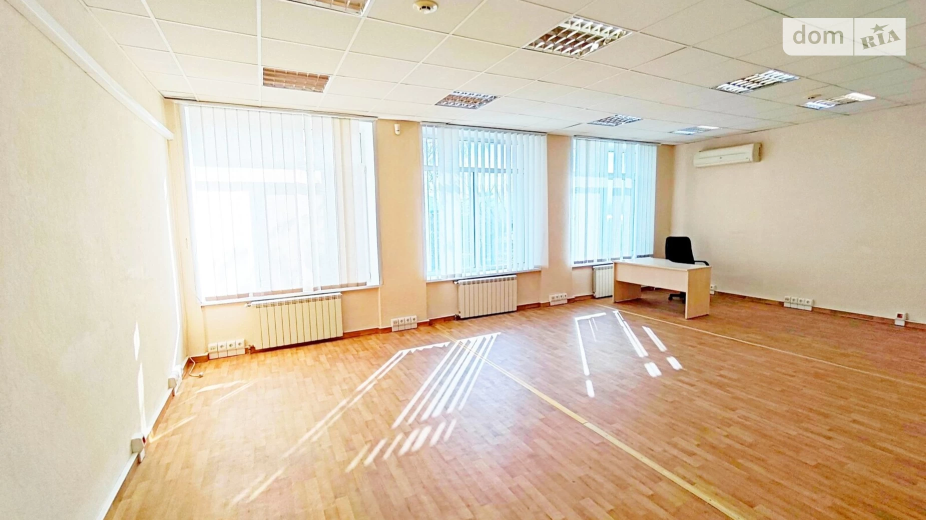 Сдается в аренду офис 63.8 кв. м в бизнес-центре, цена: 13860 грн - фото 3