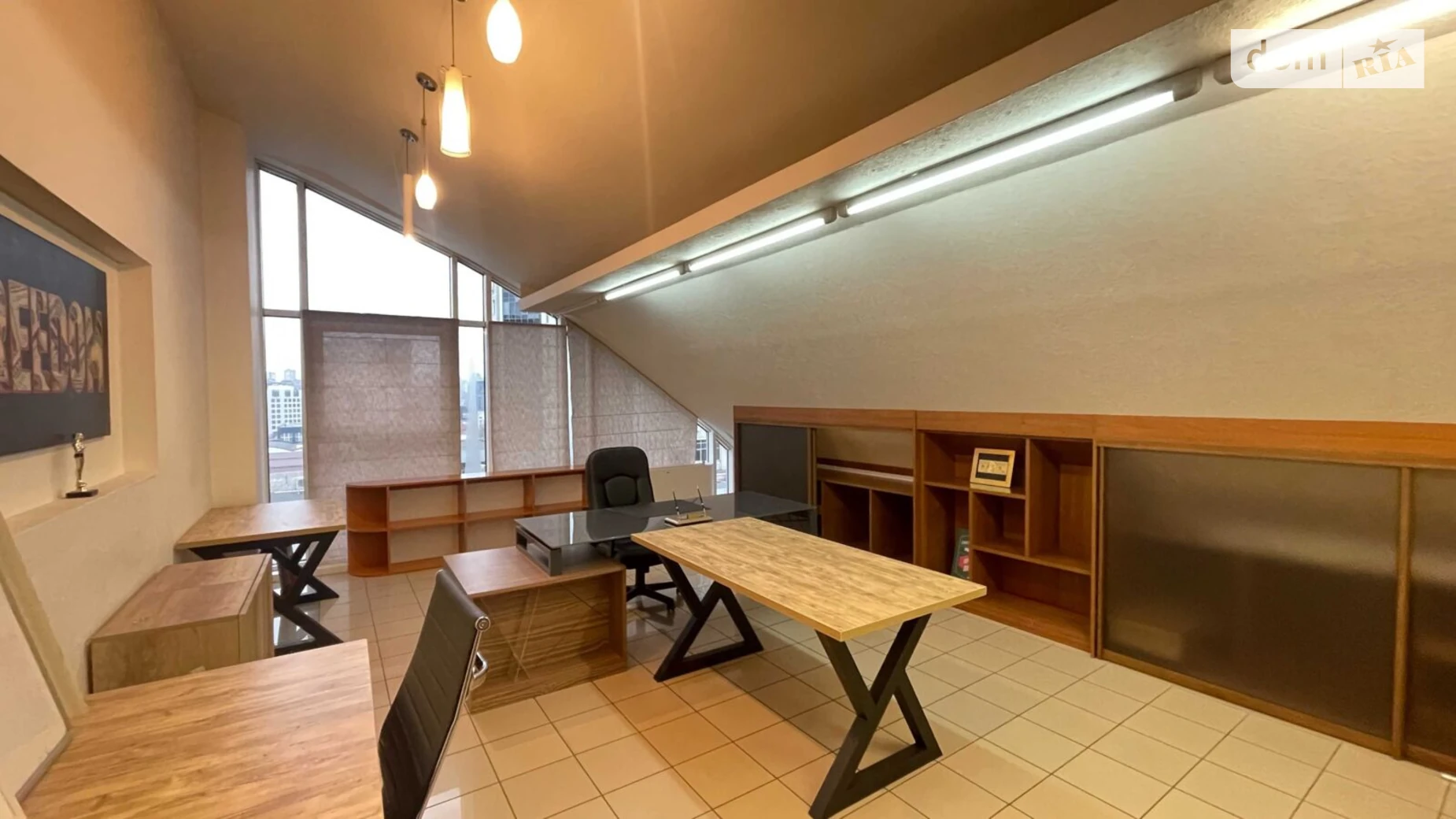 Сдается в аренду офис 245 кв. м в бизнес-центре, цена: 3000 $ - фото 2