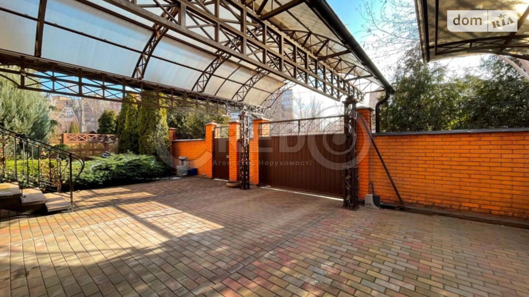 Продается дом на 3 этажа 252.7 кв. м с мебелью, цена: 220000 $ - фото 2
