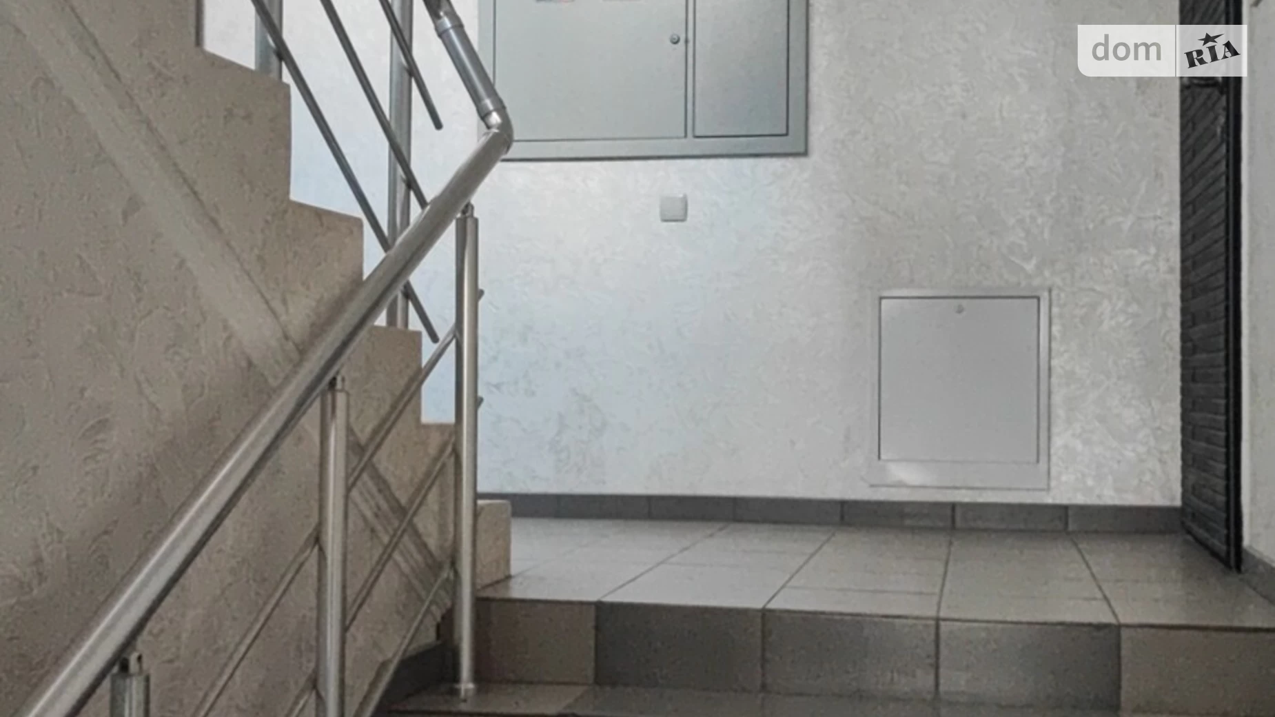 Продается 2-комнатная квартира 75 кв. м в Черновцах, ул. Казацкая, 11А - фото 2