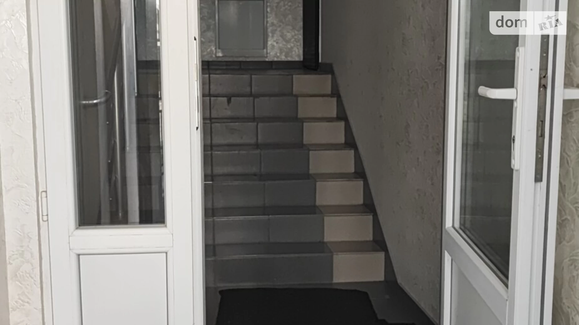 Продается 2-комнатная квартира 75 кв. м в Черновцах, ул. Казацкая, 11А - фото 4