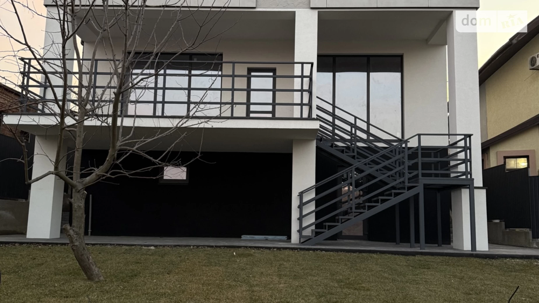 Продается дом на 3 этажа 322.2 кв. м с балконом, цена: 550000 $ - фото 3