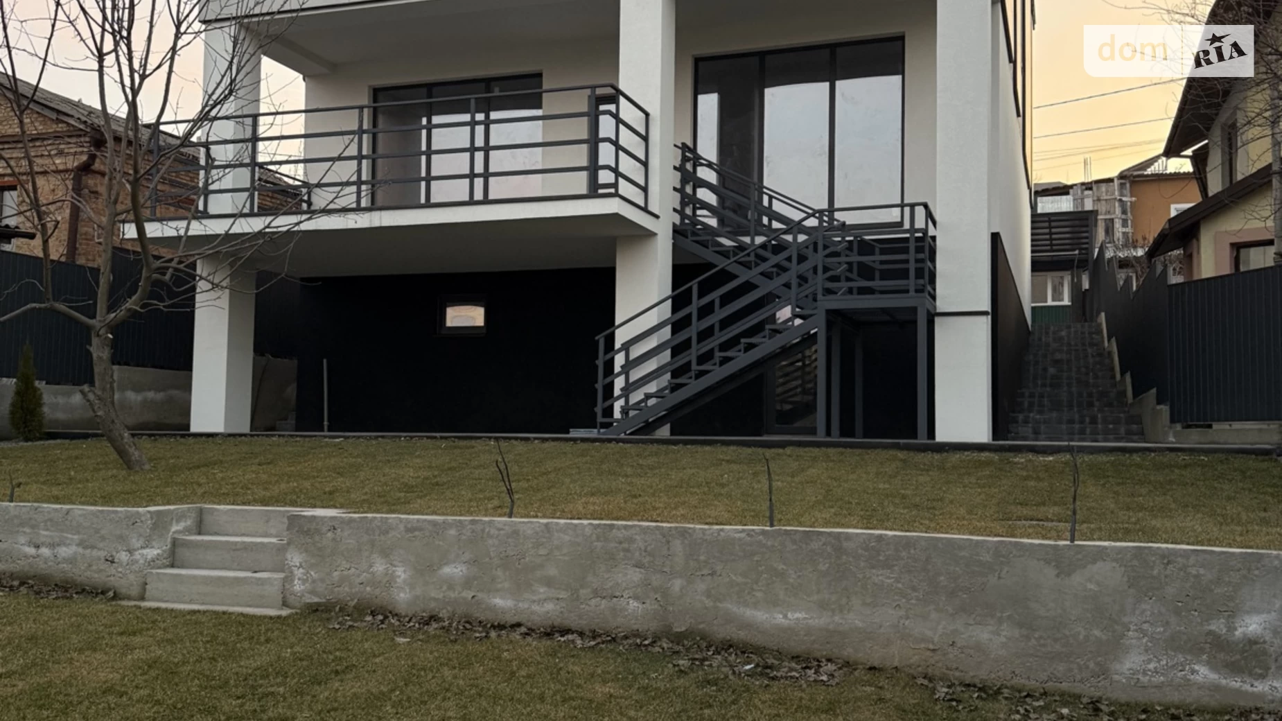 Продается дом на 3 этажа 322.2 кв. м с балконом, цена: 550000 $ - фото 4