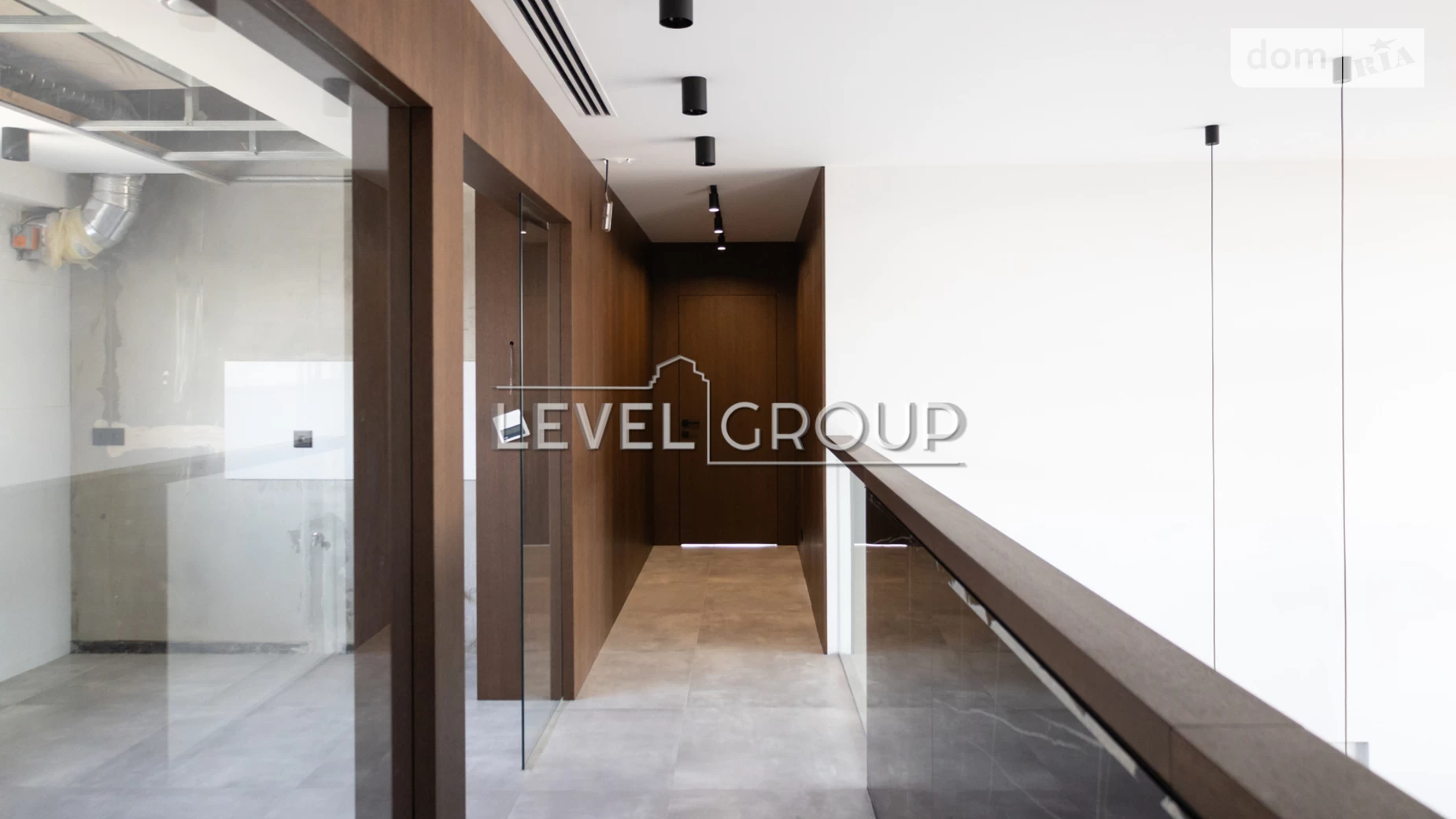 Продается дом на 2 этажа 295.6 кв. м с гаражом, цена: 1800000 $ - фото 2
