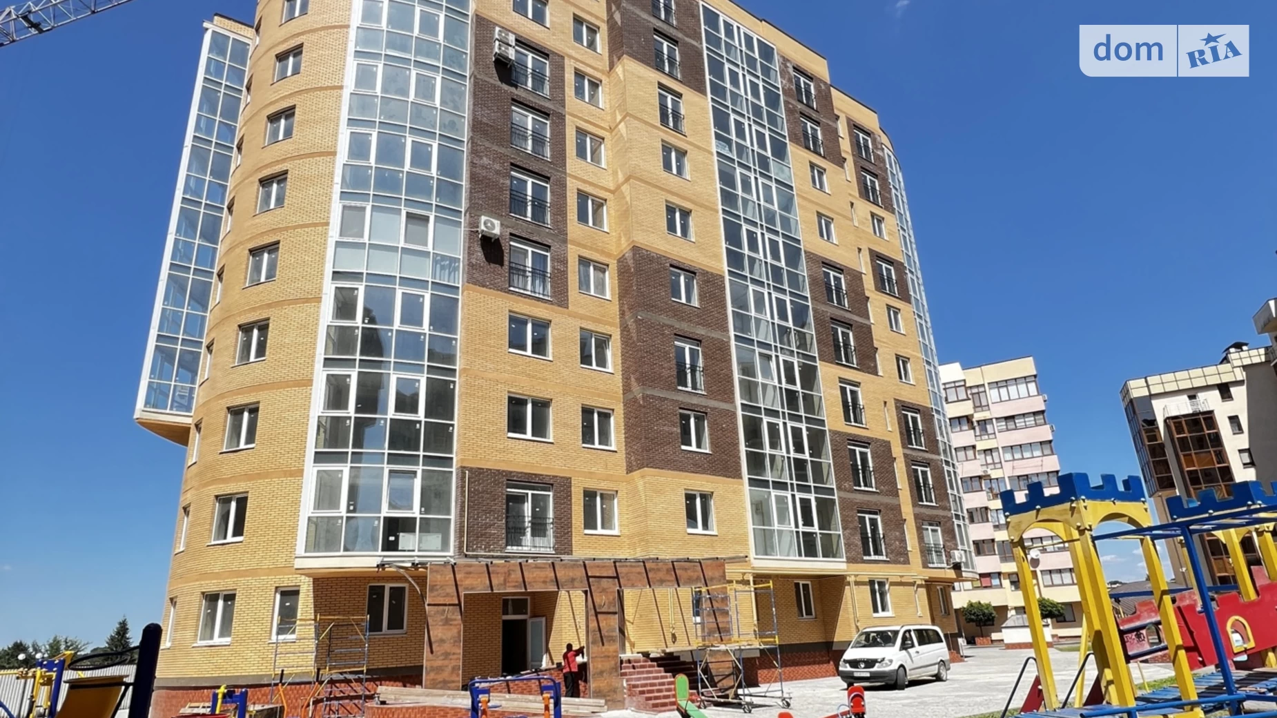 Продается 3-комнатная квартира 122.3 кв. м в Черновцах, ул. Владимира Великого(Герцена), 91В - фото 2