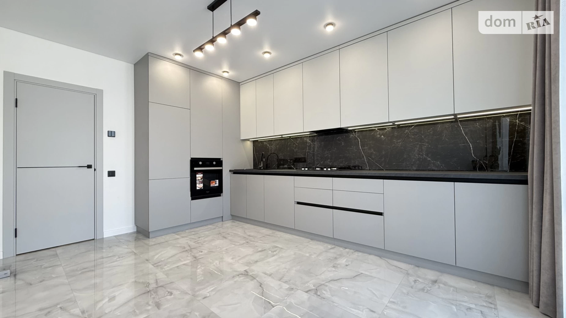 Продается 1-комнатная квартира 40 кв. м в Ровно, ул. Николая Боголюбова, 1 - фото 2