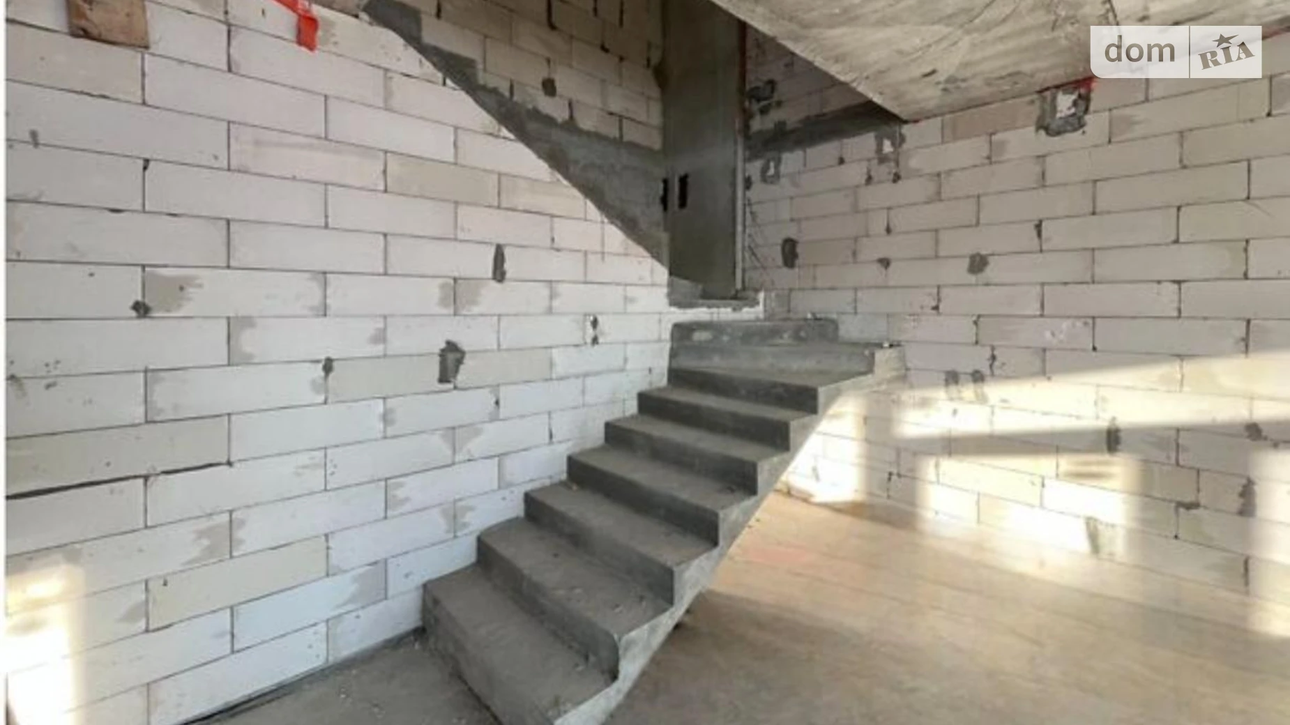 Продается дом на 2 этажа 207 кв. м с беседкой, цена: 55000 $ - фото 4