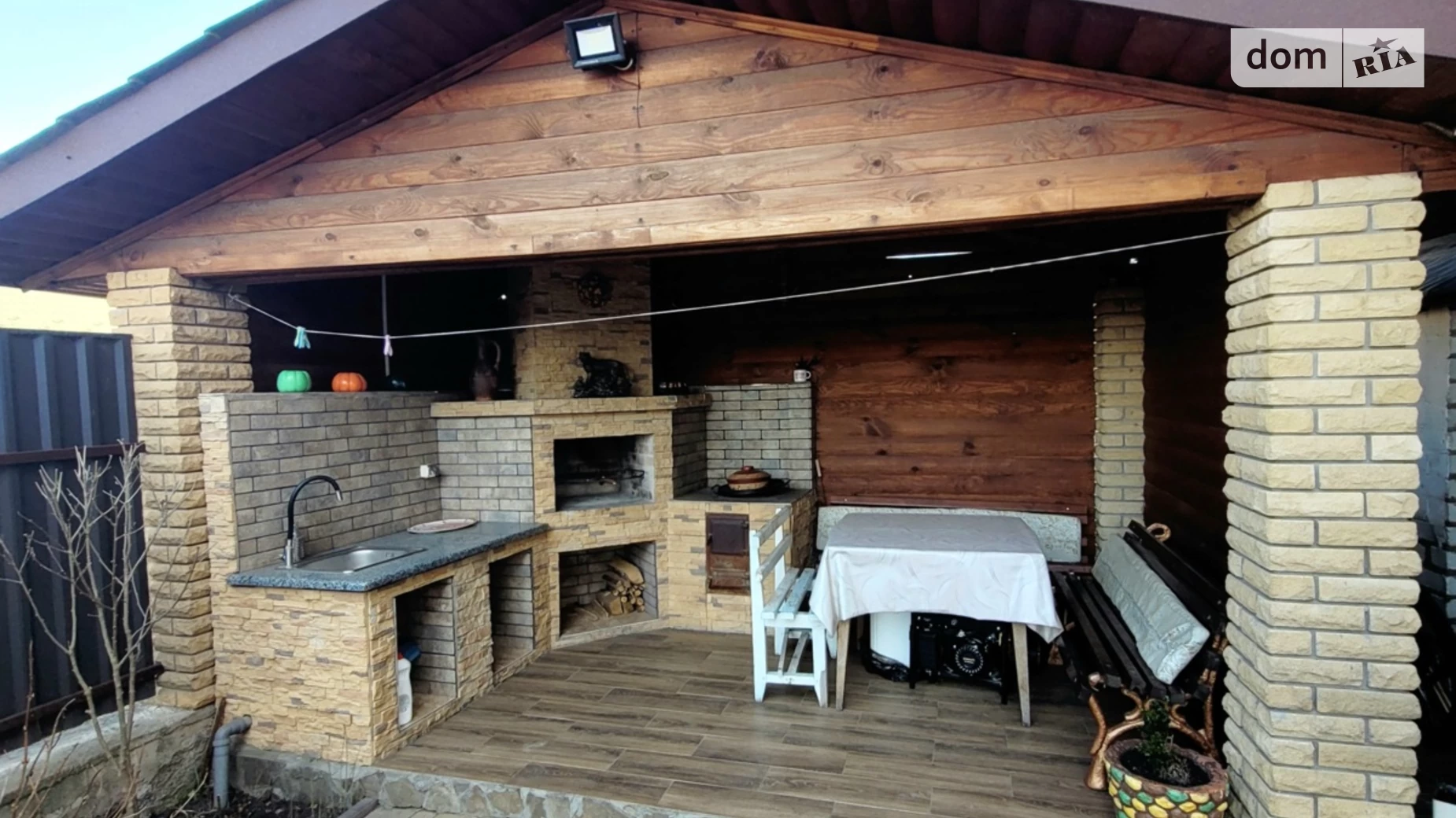 Продается дом на 2 этажа 142 кв. м с гаражом, цена: 86800 $ - фото 2
