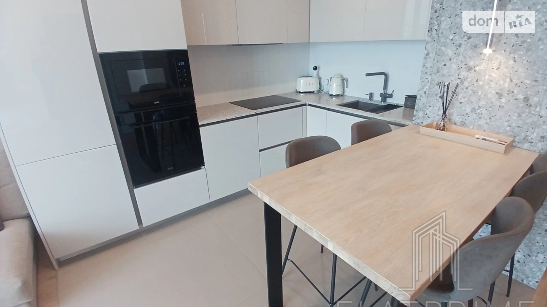 Продається 2-кімнатна квартира 79 кв. м у Києві, вул. Салютна, 2/6 - фото 2