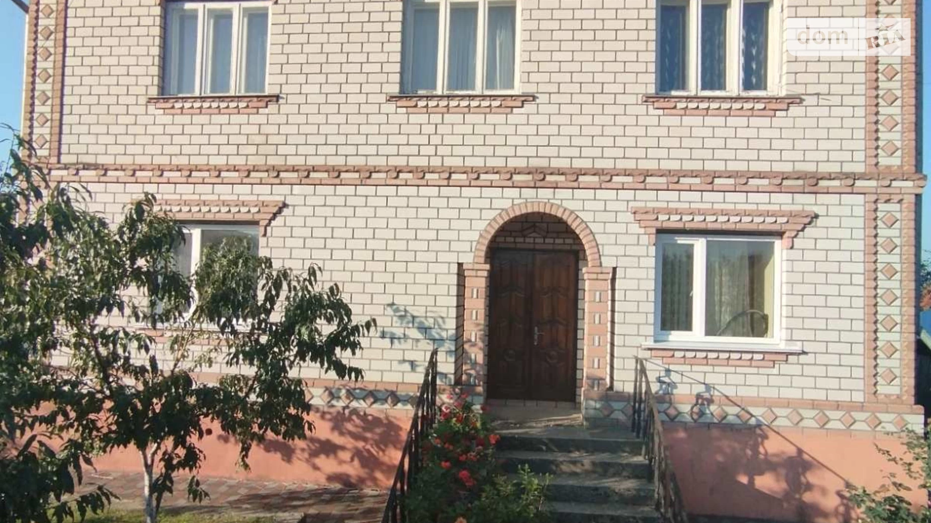Продается дом на 2 этажа 212.1 кв. м с гаражом, цена: 130000 $ - фото 2