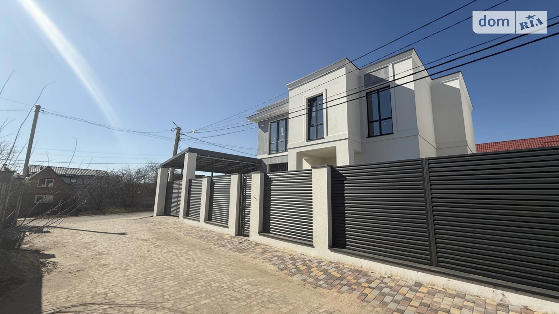 Продается дом на 3 этажа 170 кв. м с гаражом, цена: 165000 $ - фото 2