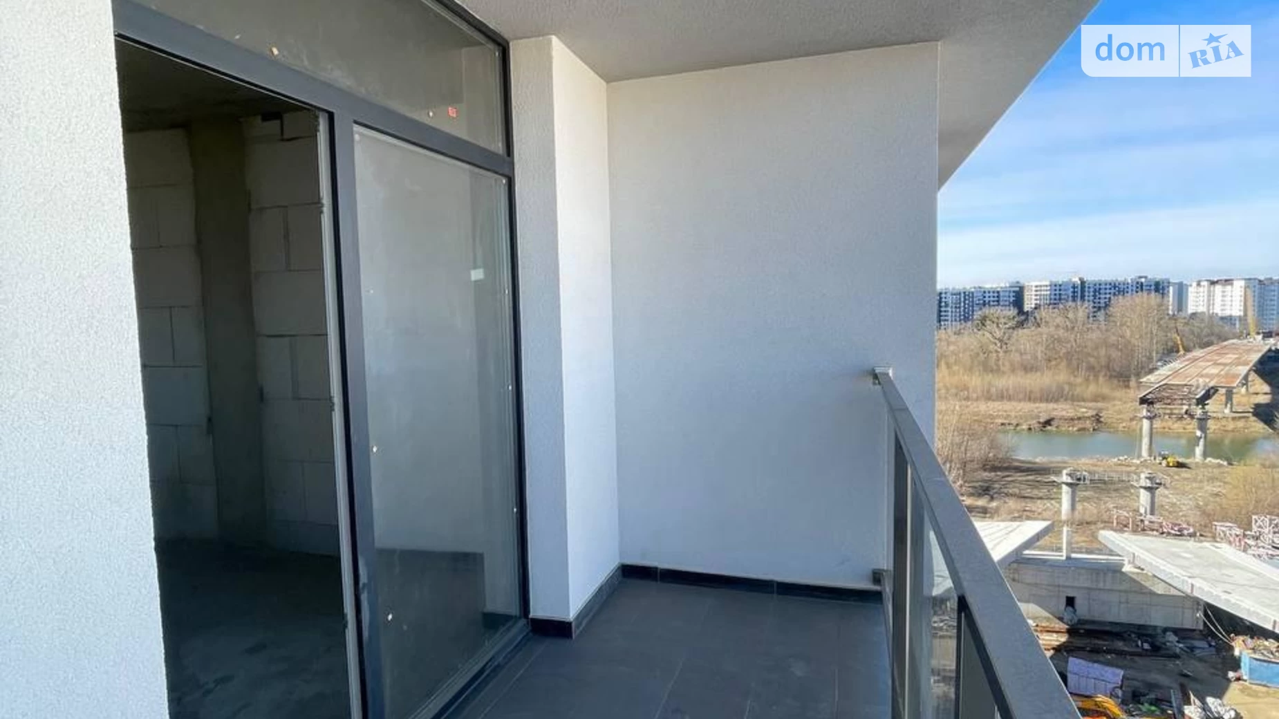 Продается 1-комнатная квартира 56 кв. м в Ивано-Франковске, ул. Надречная - фото 4
