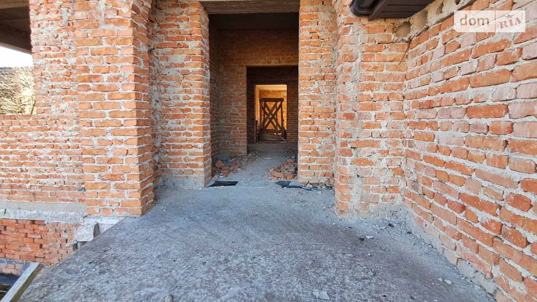 Продается дом на 2 этажа 240 кв. м с гаражом, цена: 30000 $ - фото 3