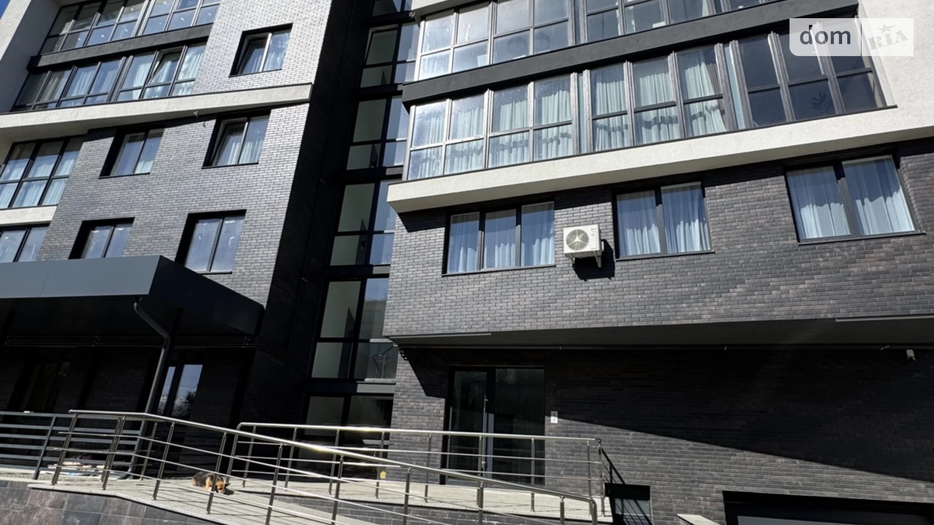 Продается 3-комнатная квартира 88 кв. м в Черновцах, ул. Кобринской Натальи, 7Б - фото 2