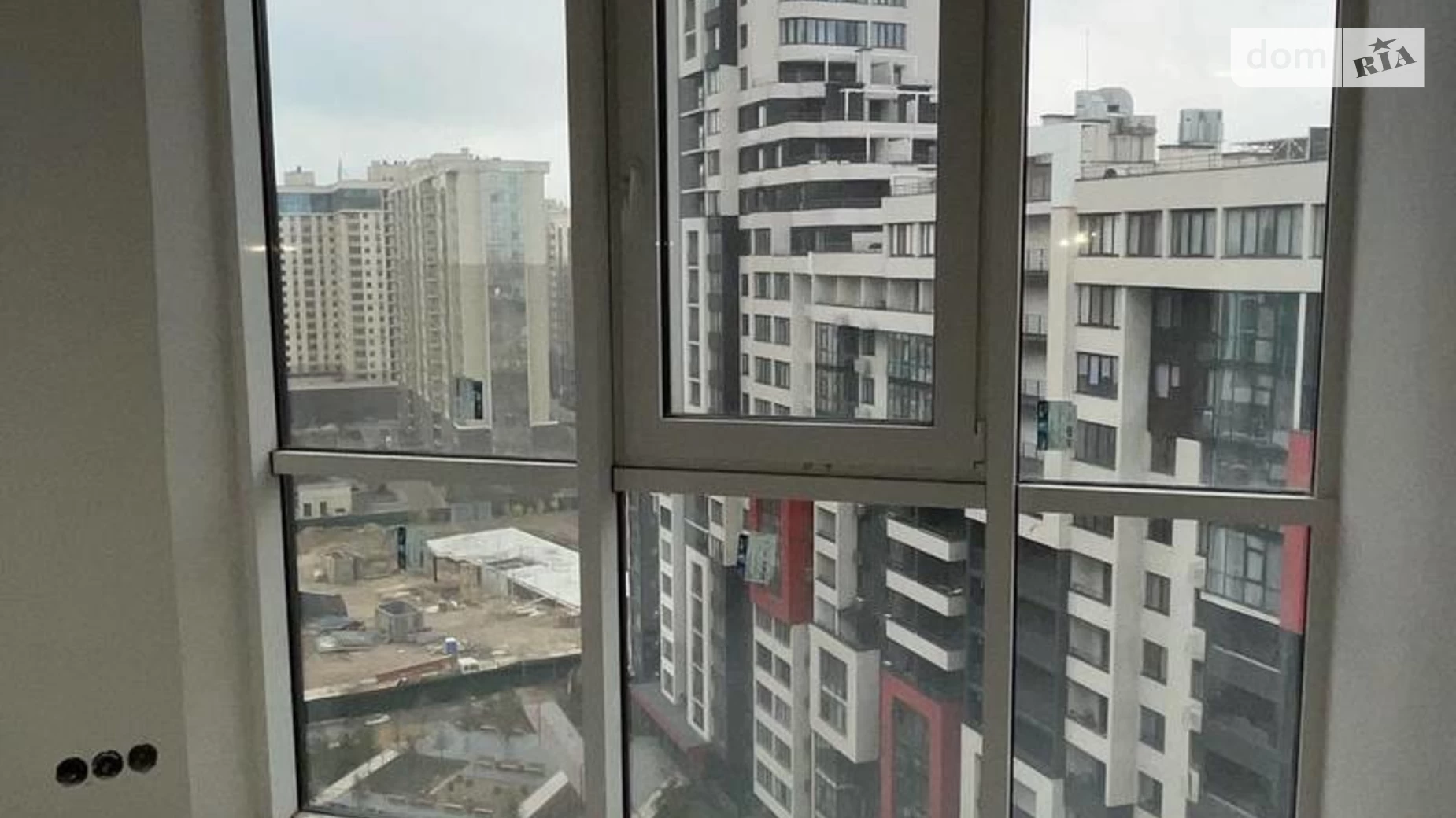 Продається 1-кімнатна квартира 43.3 кв. м у Одесі, вул. Спортивна, 3/3 - фото 2