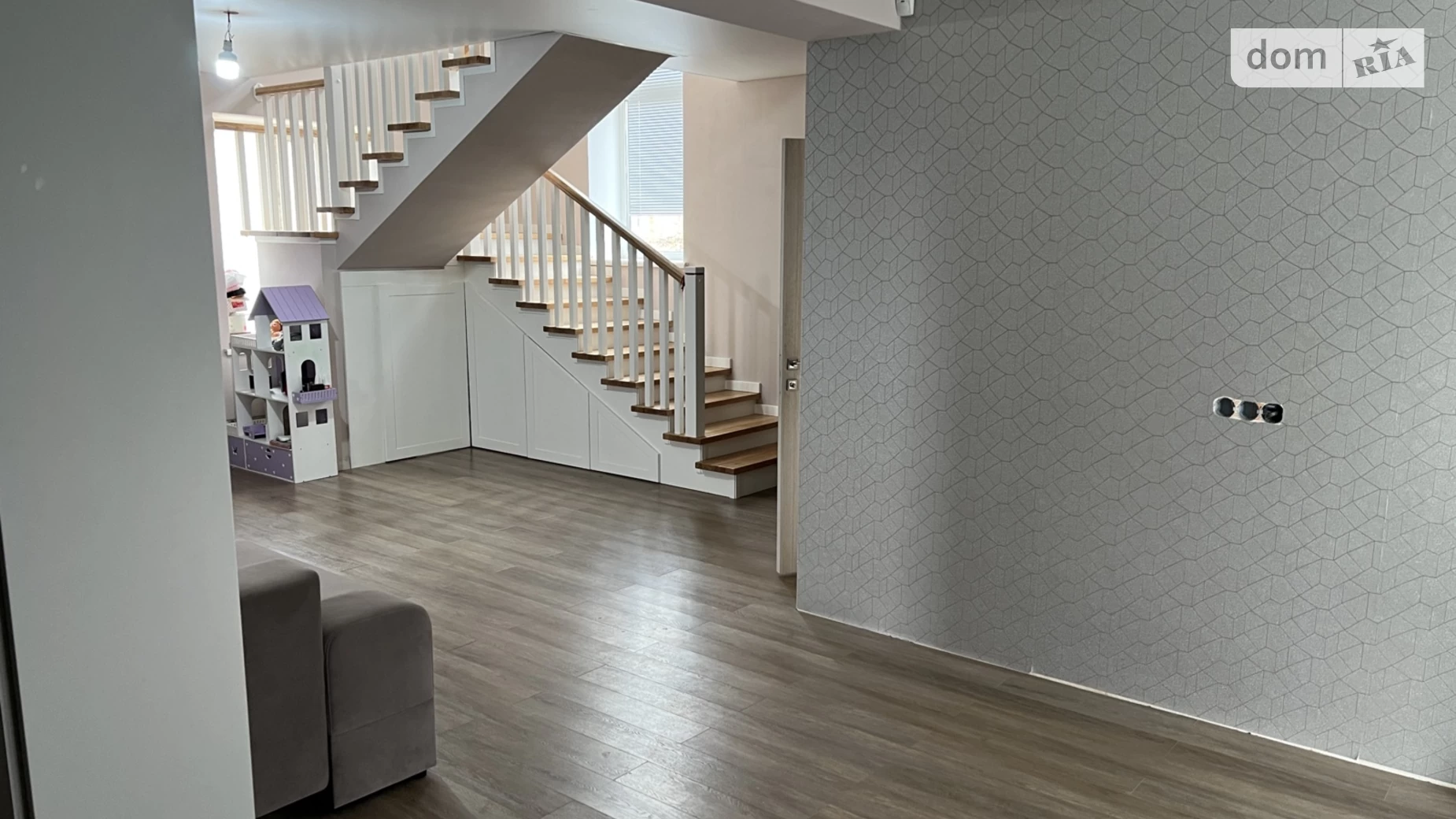 Продается дом на 2 этажа 117 кв. м с бассейном, цена: 125000 $ - фото 2