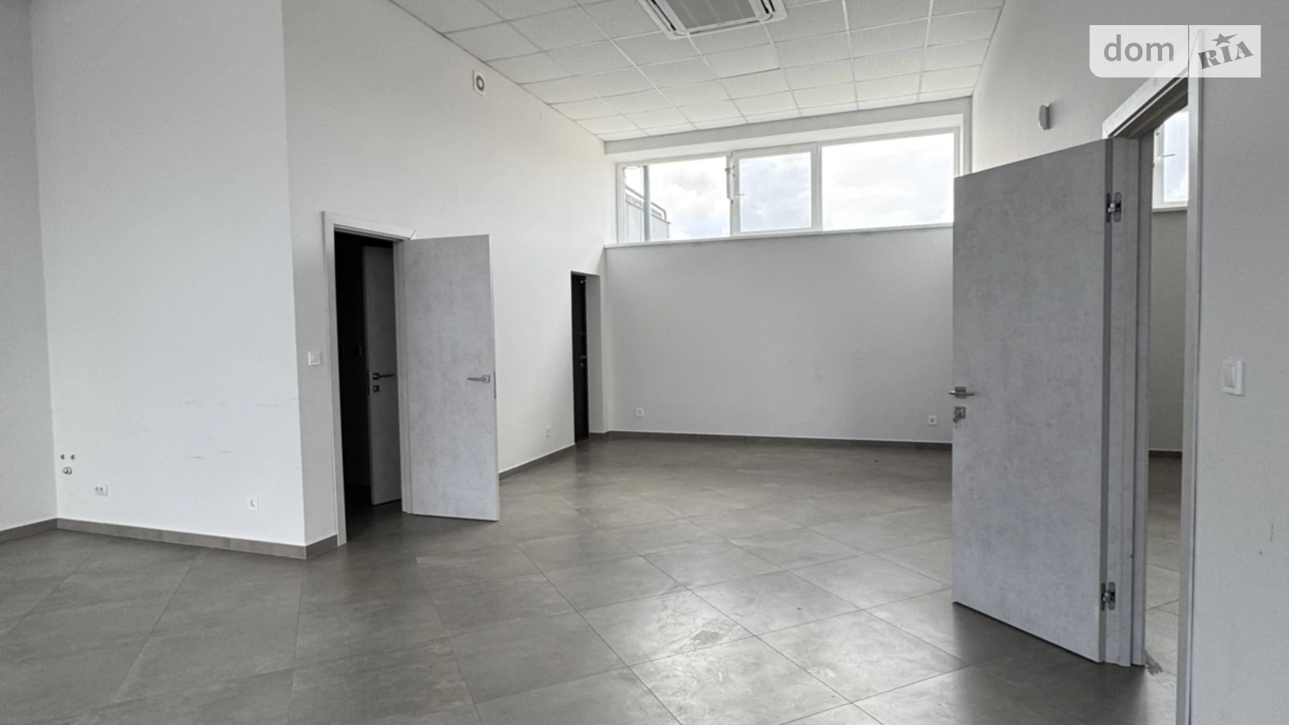 Сдается в аренду офис 238 кв. м в бизнес-центре, цена: 2380 $ - фото 4