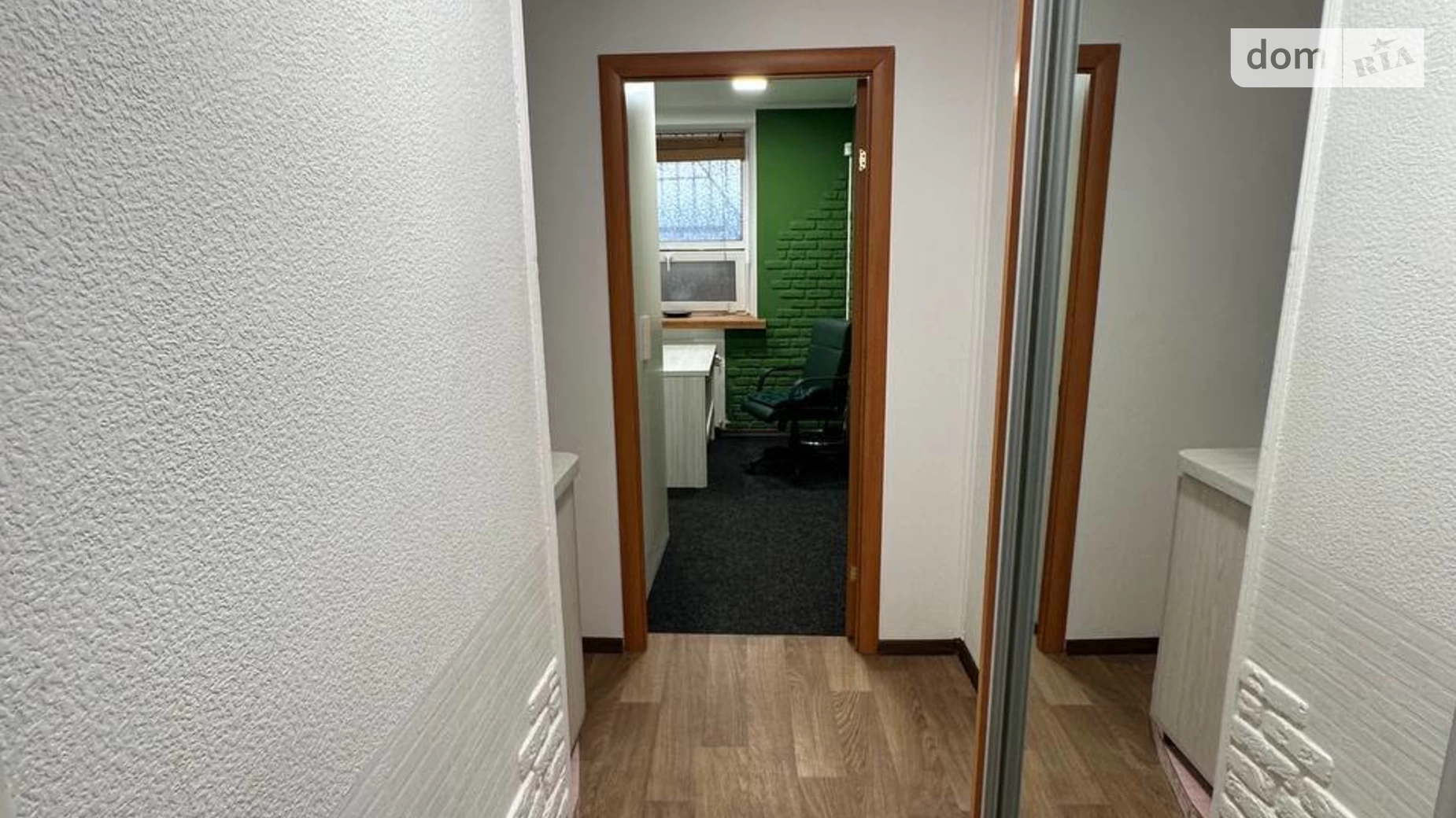 Продается офис 38.3 кв. м в бизнес-центре, цена: 32000 $ - фото 2