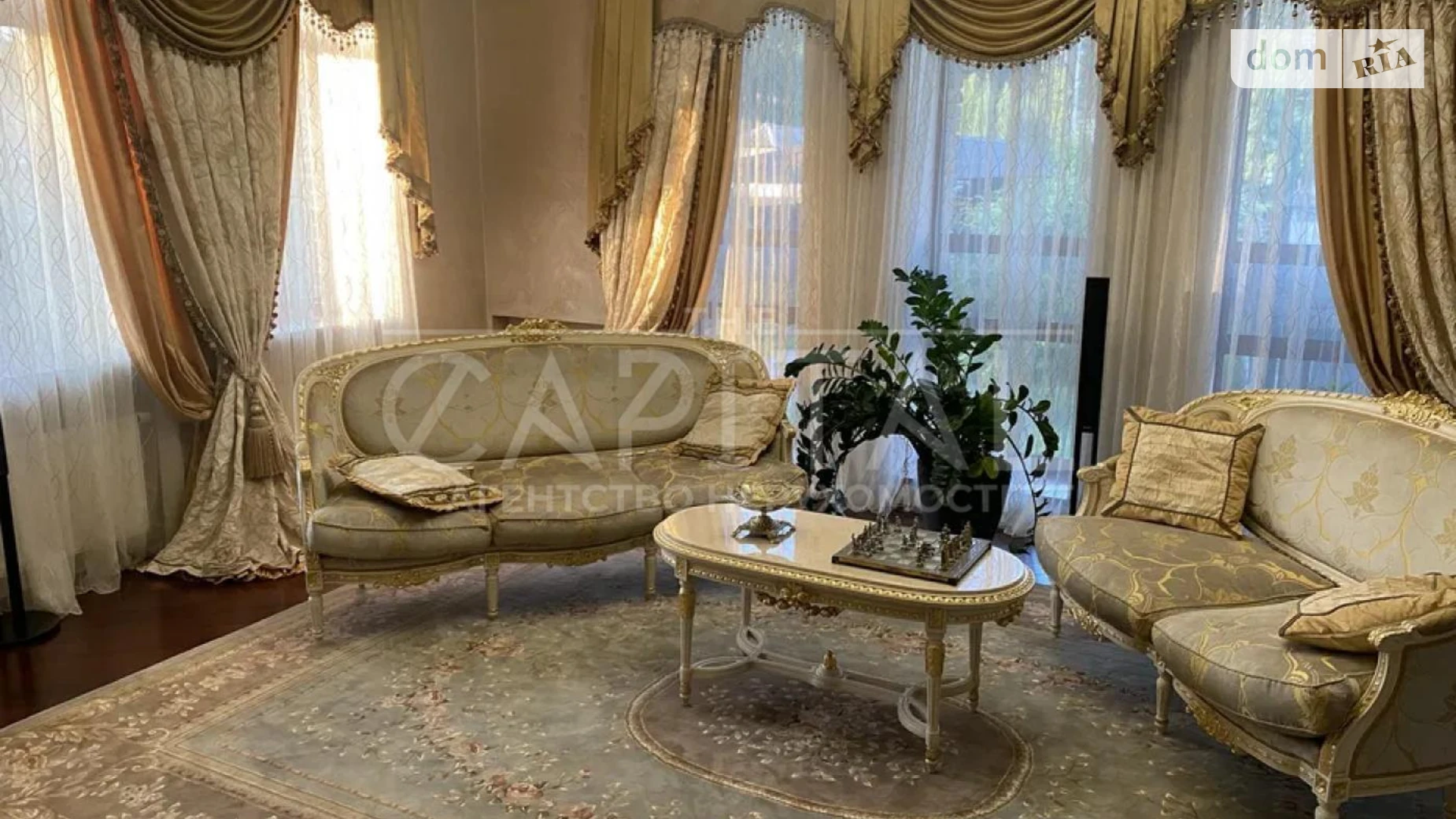 Сдается в аренду дом на 3 этажа 530 кв. м с камином, цена: 4000 € - фото 3