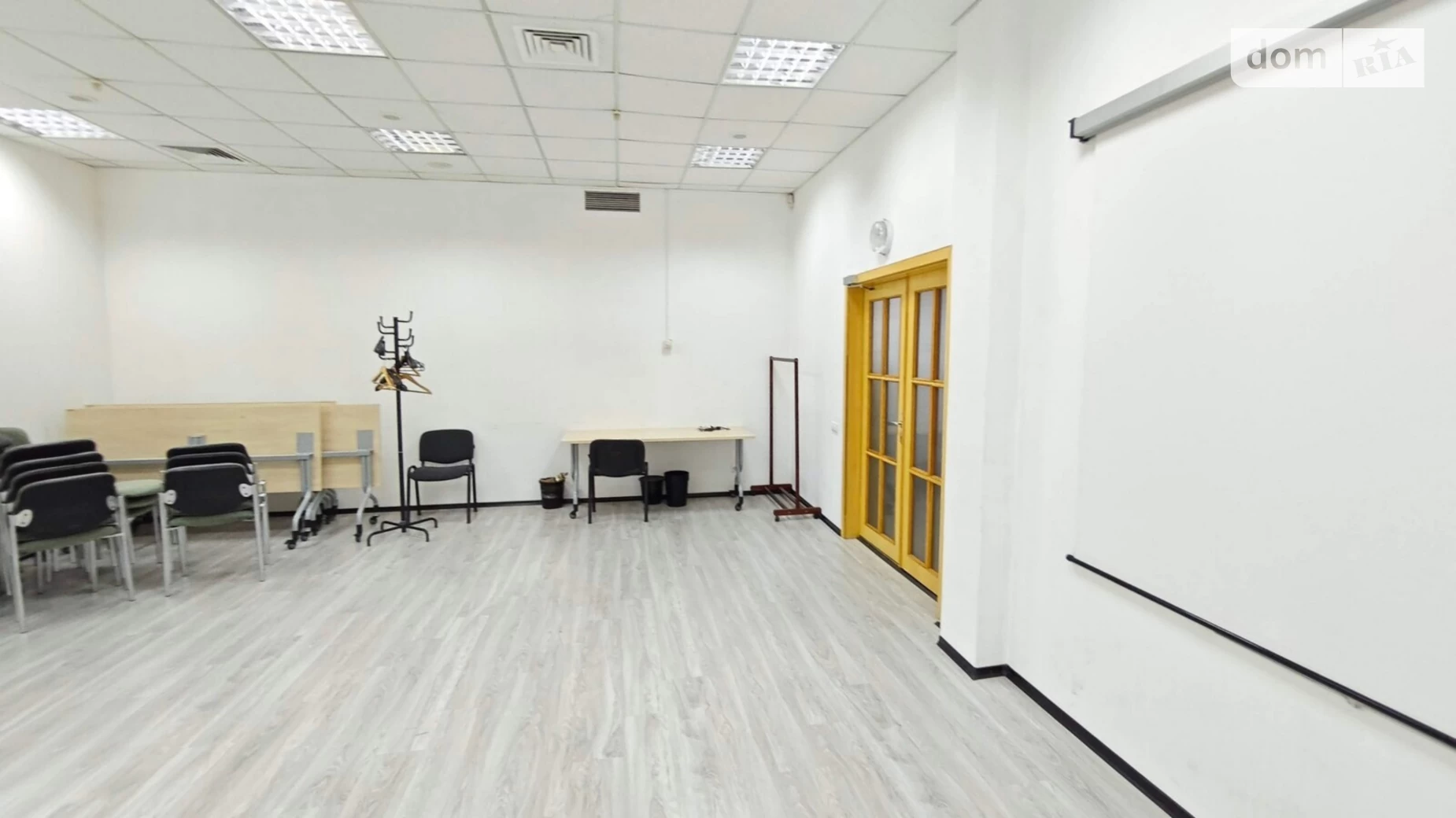 Сдается в аренду офис 55 кв. м в бизнес-центре, цена: 20660 грн - фото 2
