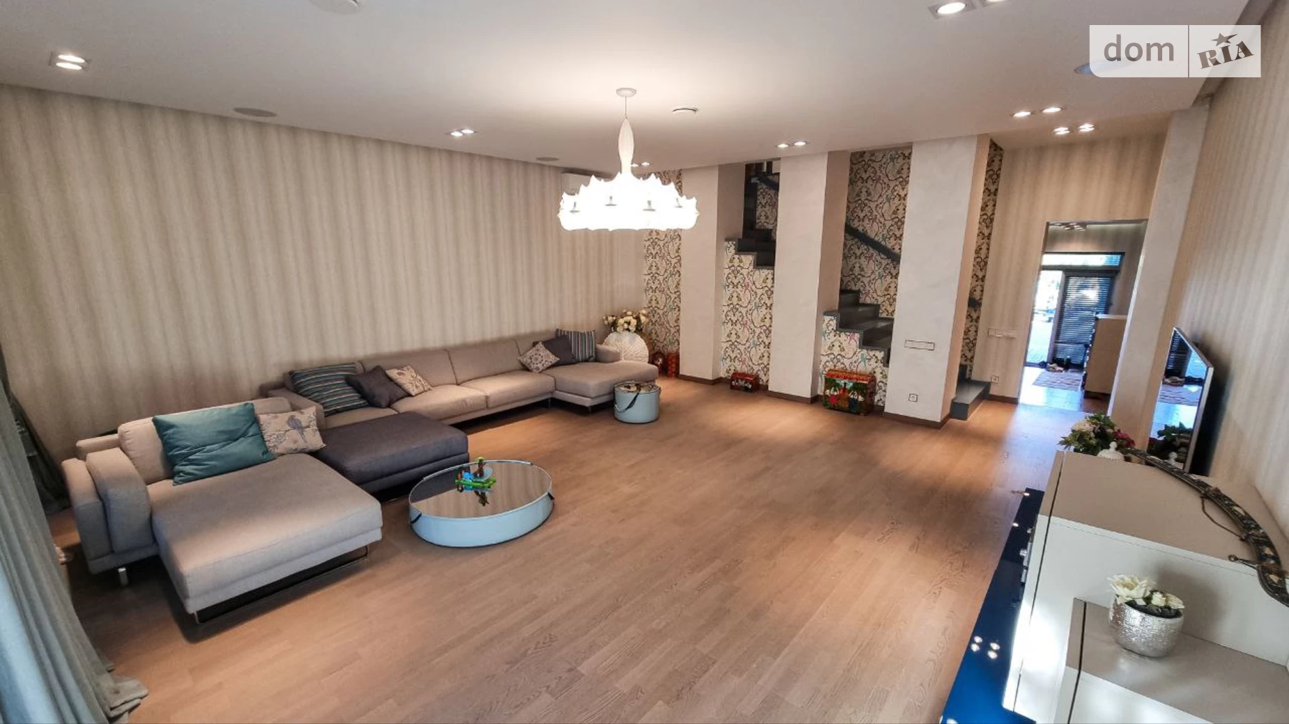 Продается дом на 3 этажа 200 кв. м с верандой, цена: 210000 $ - фото 3